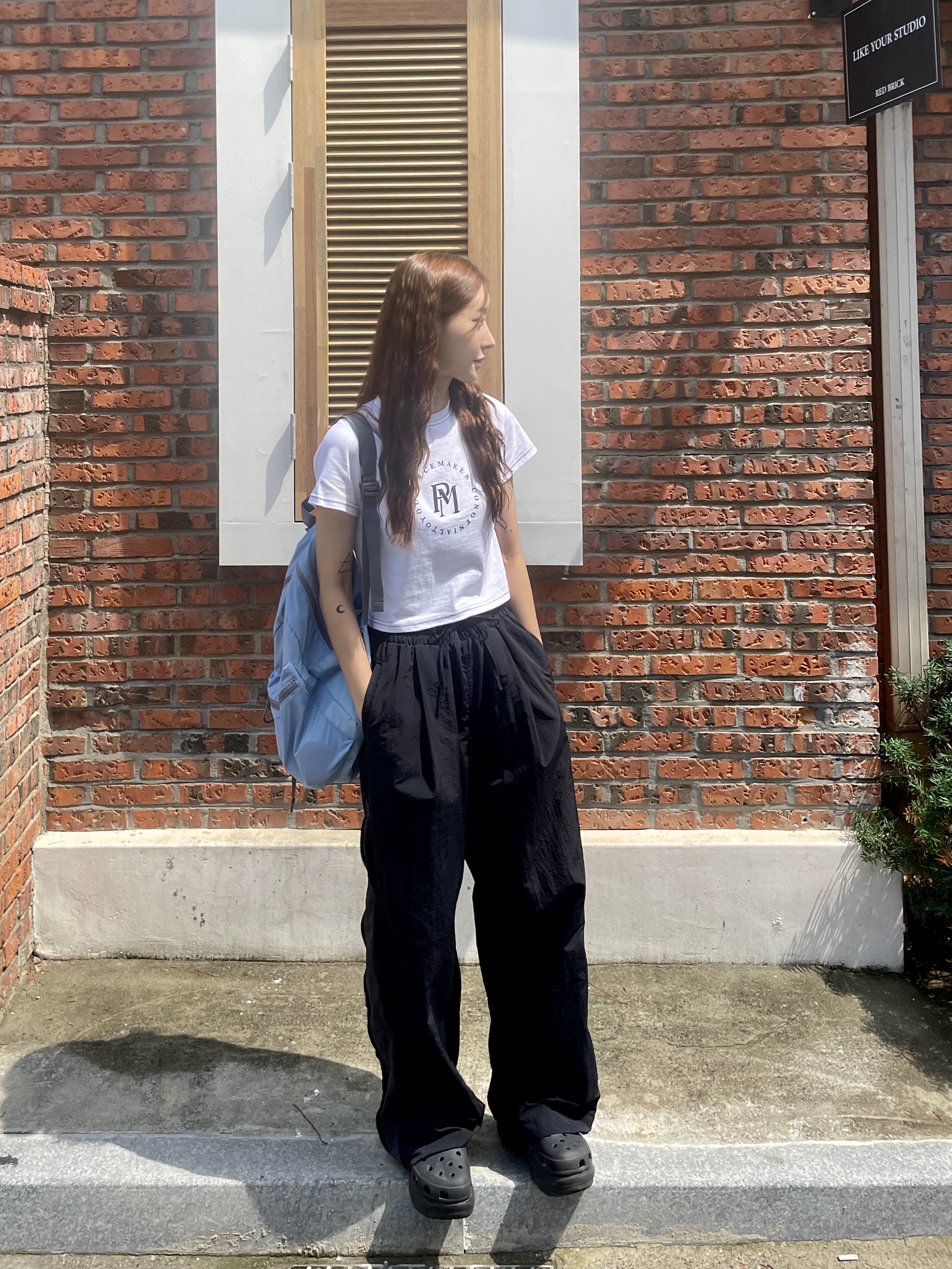 Mischief Rhombus Light Weight Backpack Greyish Blue - The Hyundai Seoul Exclusive, (W) Crocs Classic Platform Clog Black 착용 스타일 - 1