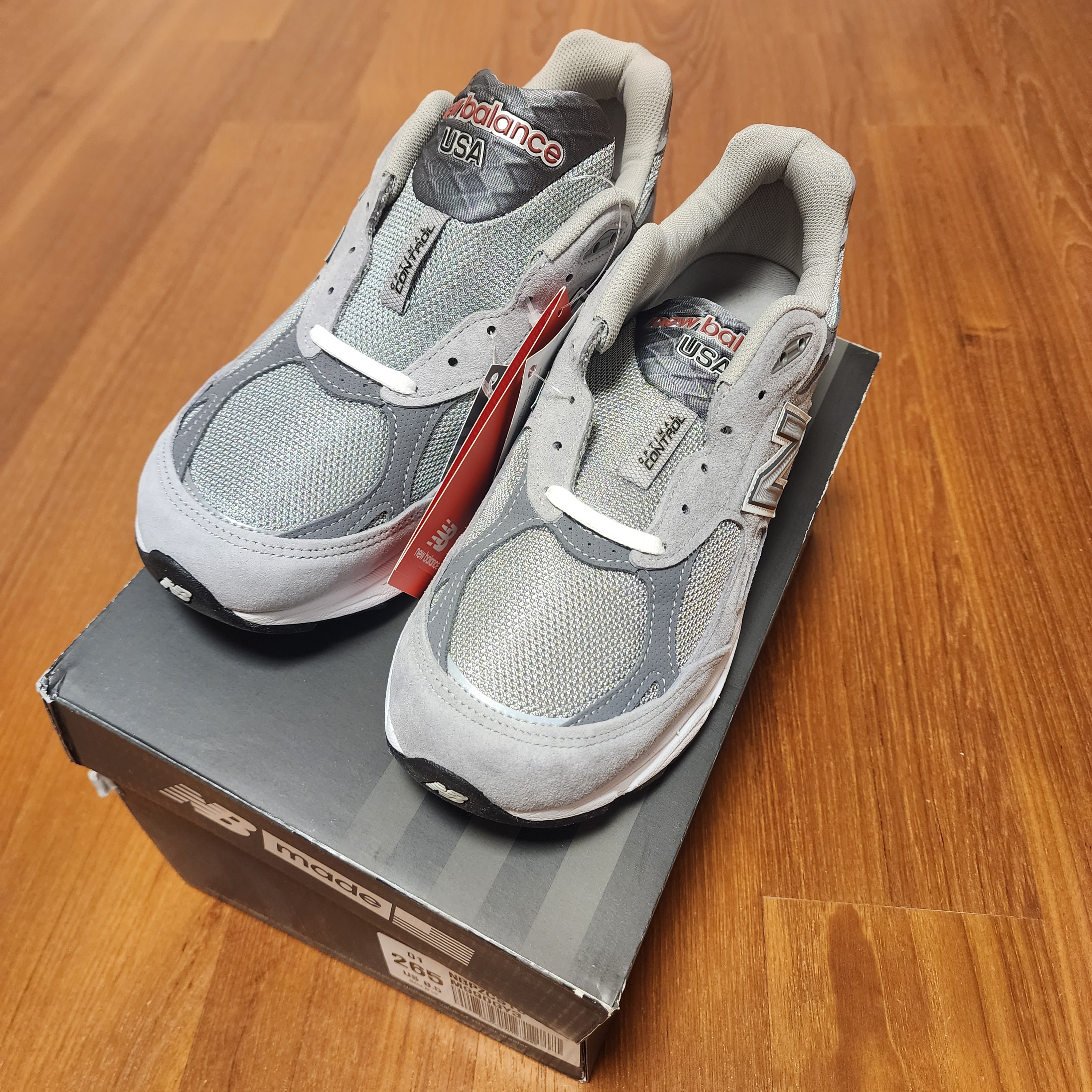 뉴발란스 990v3 메이드 인 USA 그레이 - D 스탠다드 착용 스타일 - 3
