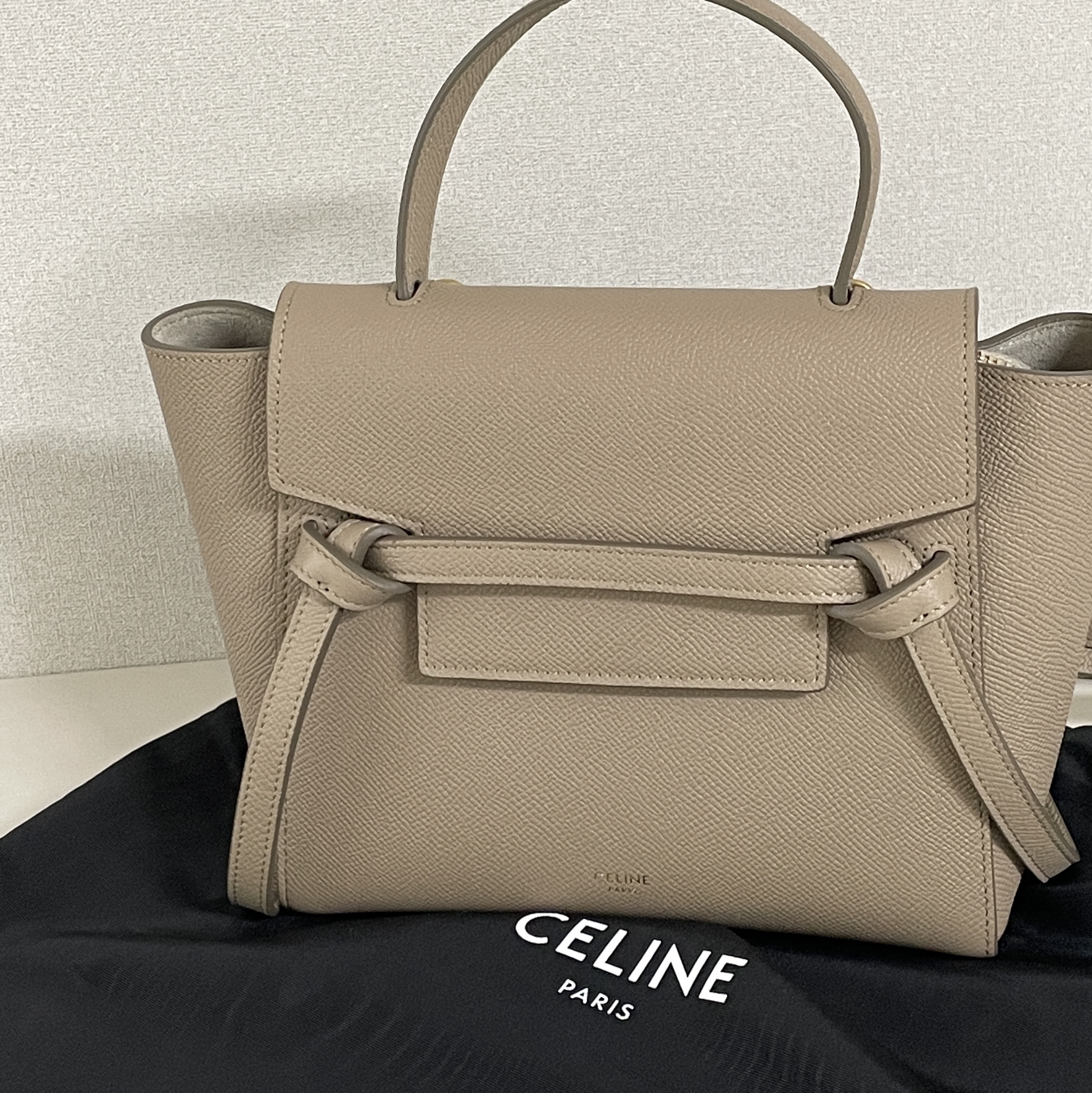 Celine Nano Belt Bag in Grained Calfskin Light Taupe 착용 스타일 - 1