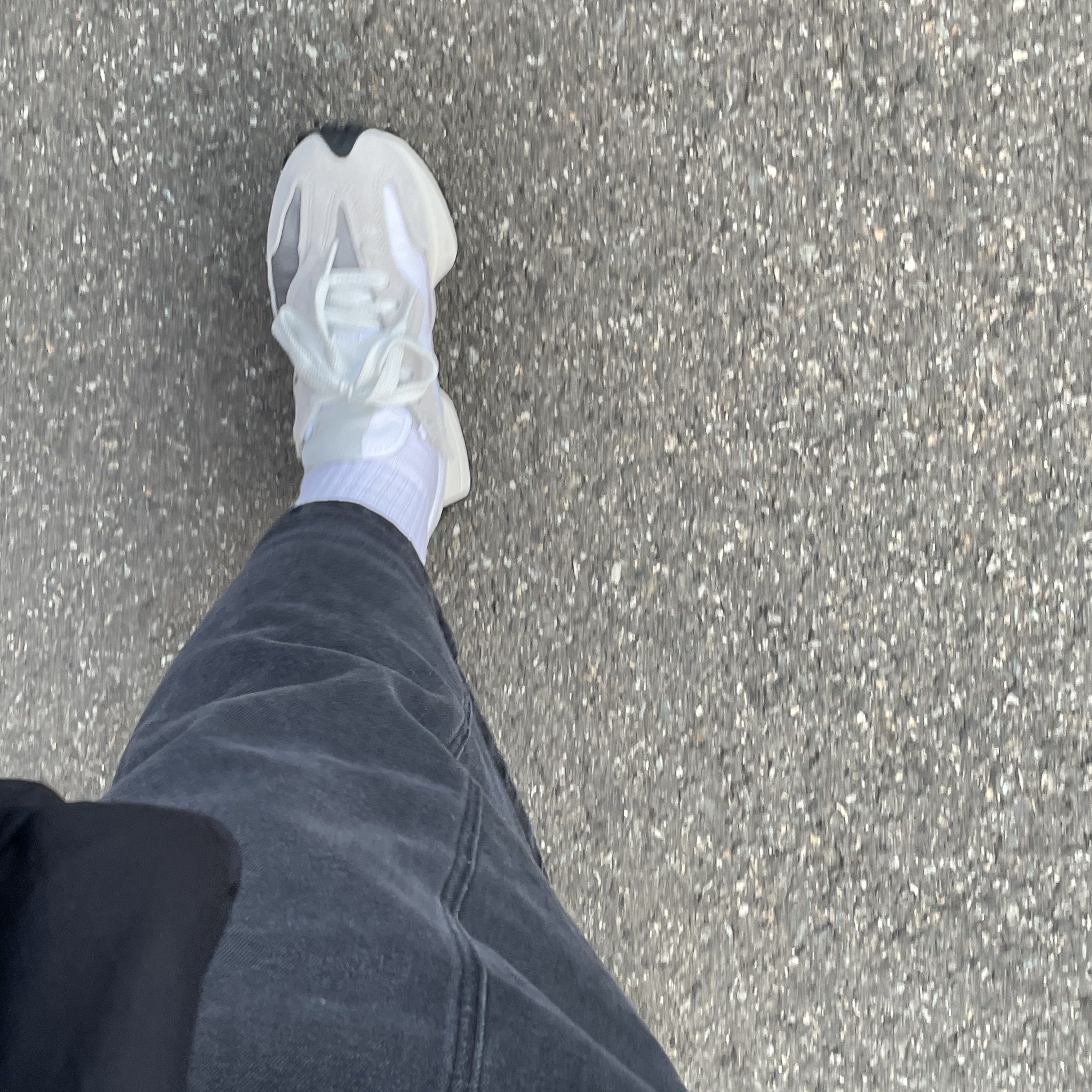 New Balance 327 Grey White 착용 스타일 - 3