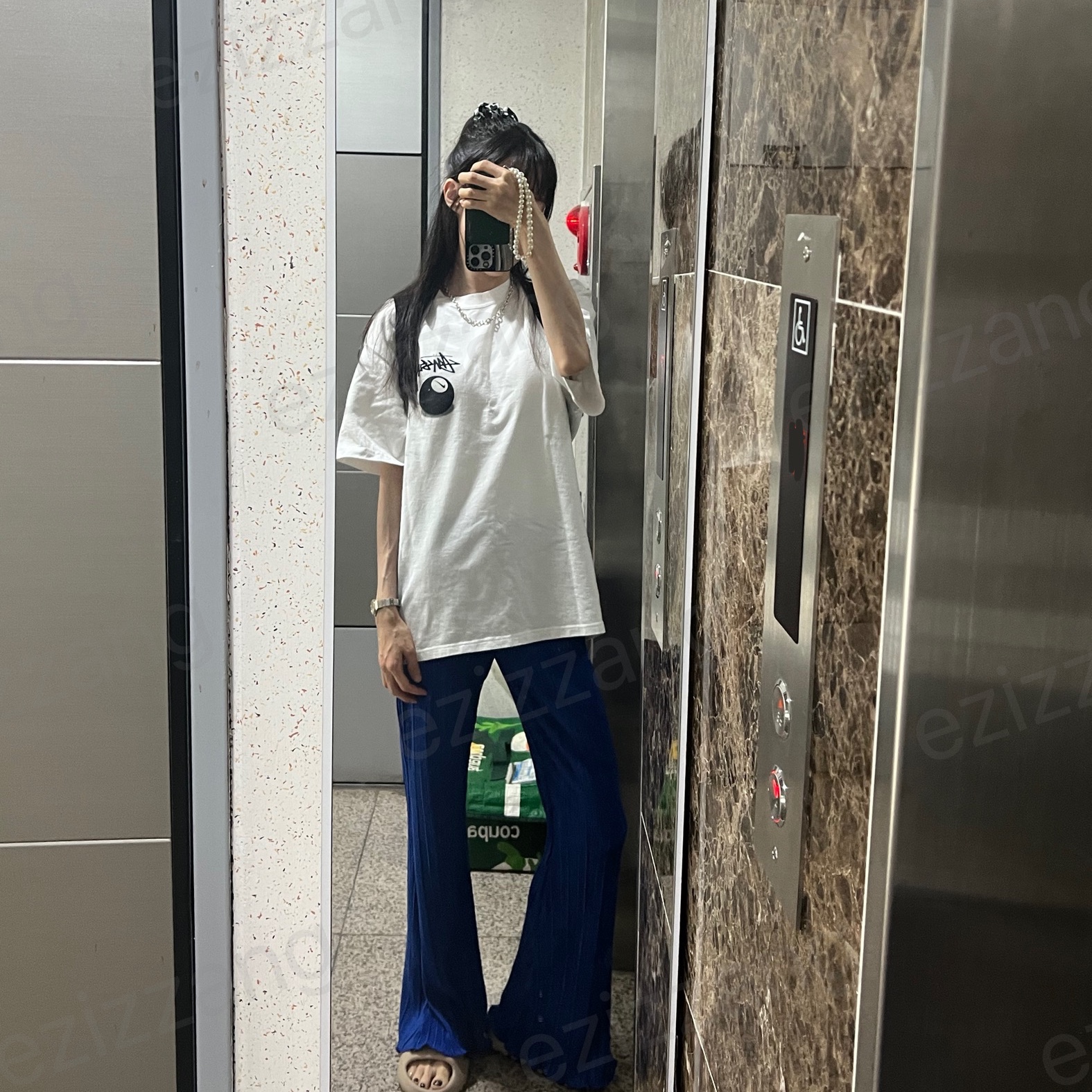 Nike x Stussy NRG FL SS 8 Ball T-Shirt White (DO9323-100), Adidas Yeezy Slide Pure - Re-Release Ver. 착용 스타일