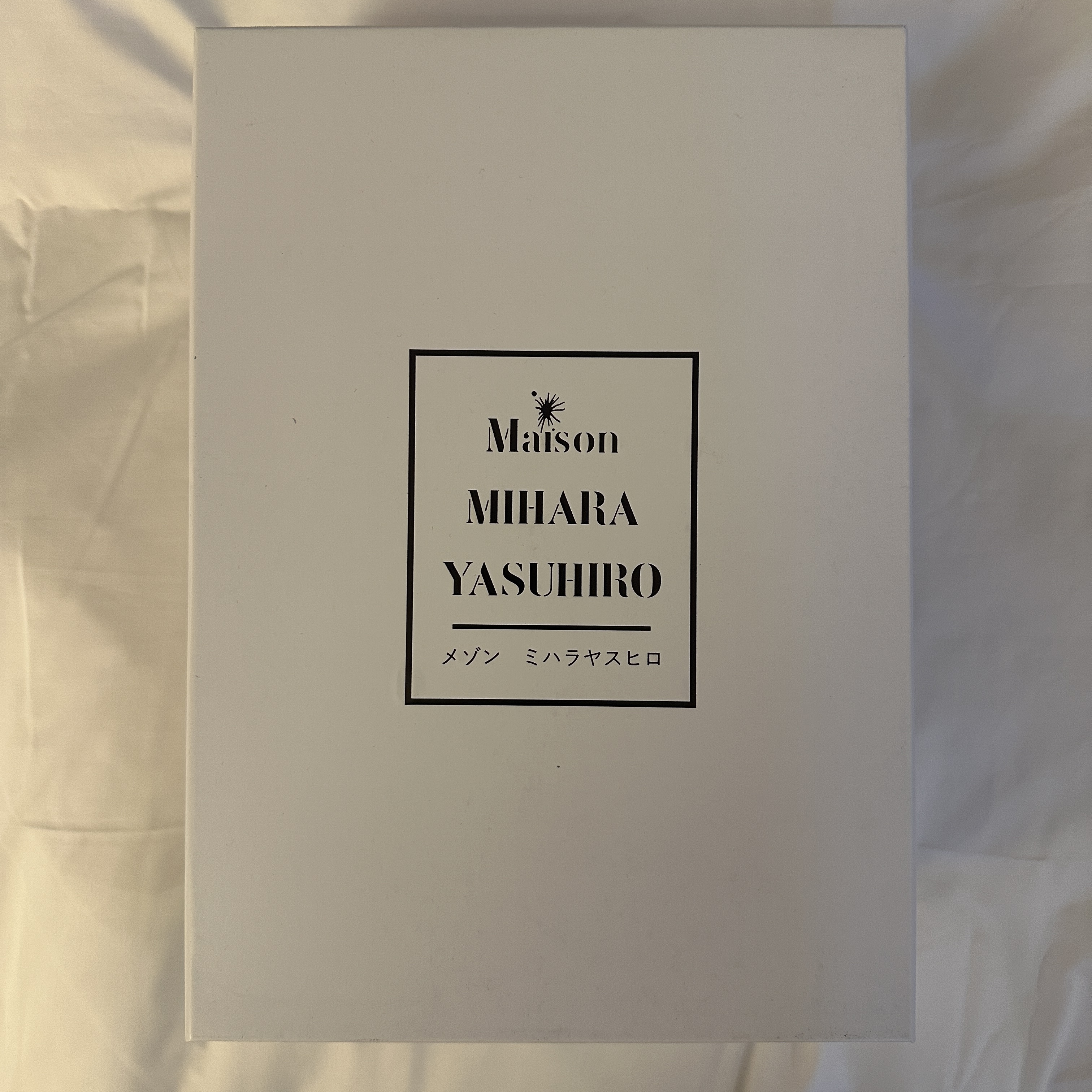 Maison Mihara Yasuhiro Wayne OG Sole Distressed Leather Low-top Sneaker White 착용 스타일 - 3