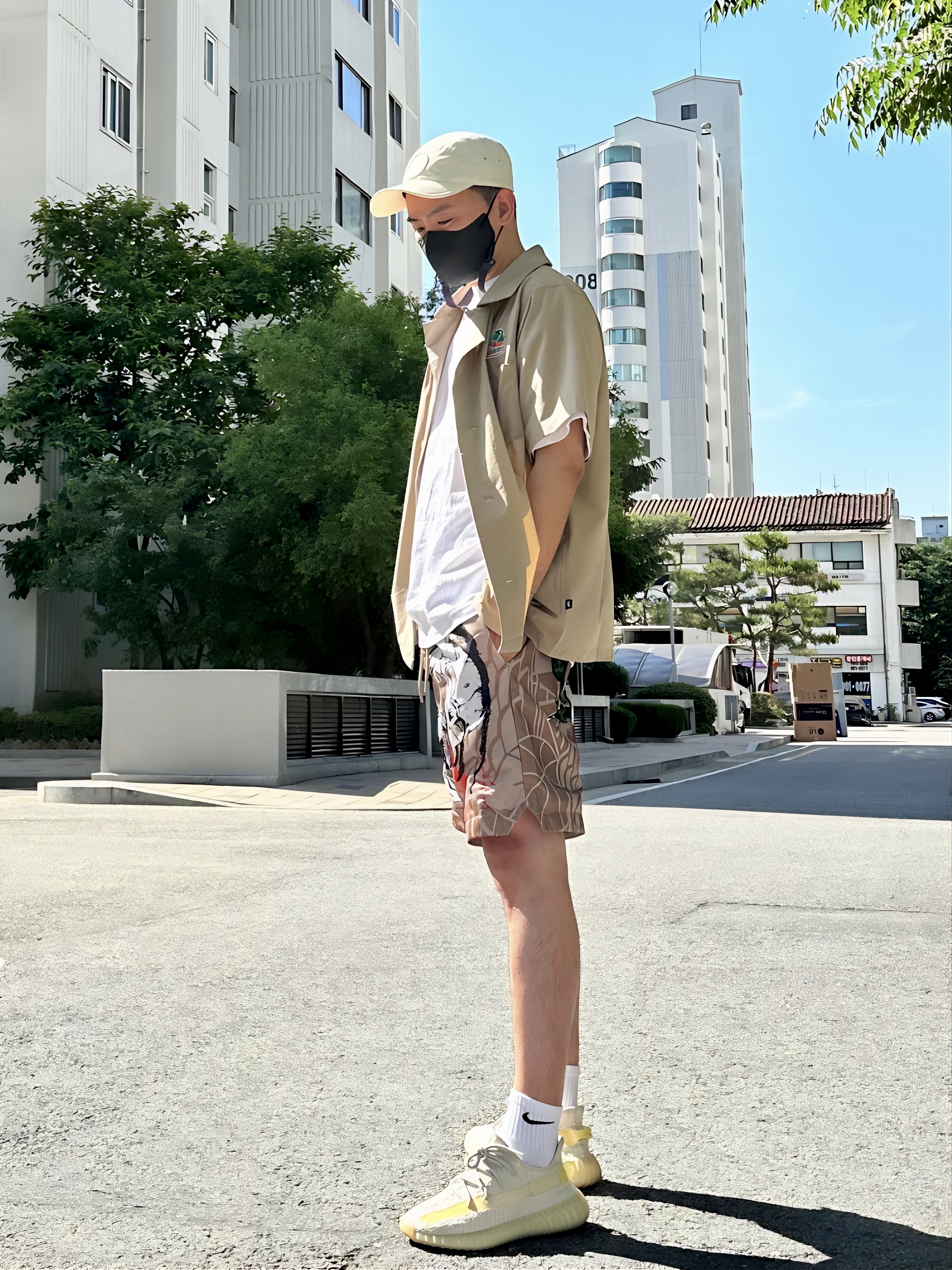 Supreme x Stone Island Reactive Ice Camo Ripstop Camp Cap Tan - 22SS, Nike x Jarritos SB Bowling Button-Up Shirt Khaki - Asia 착용 스타일
