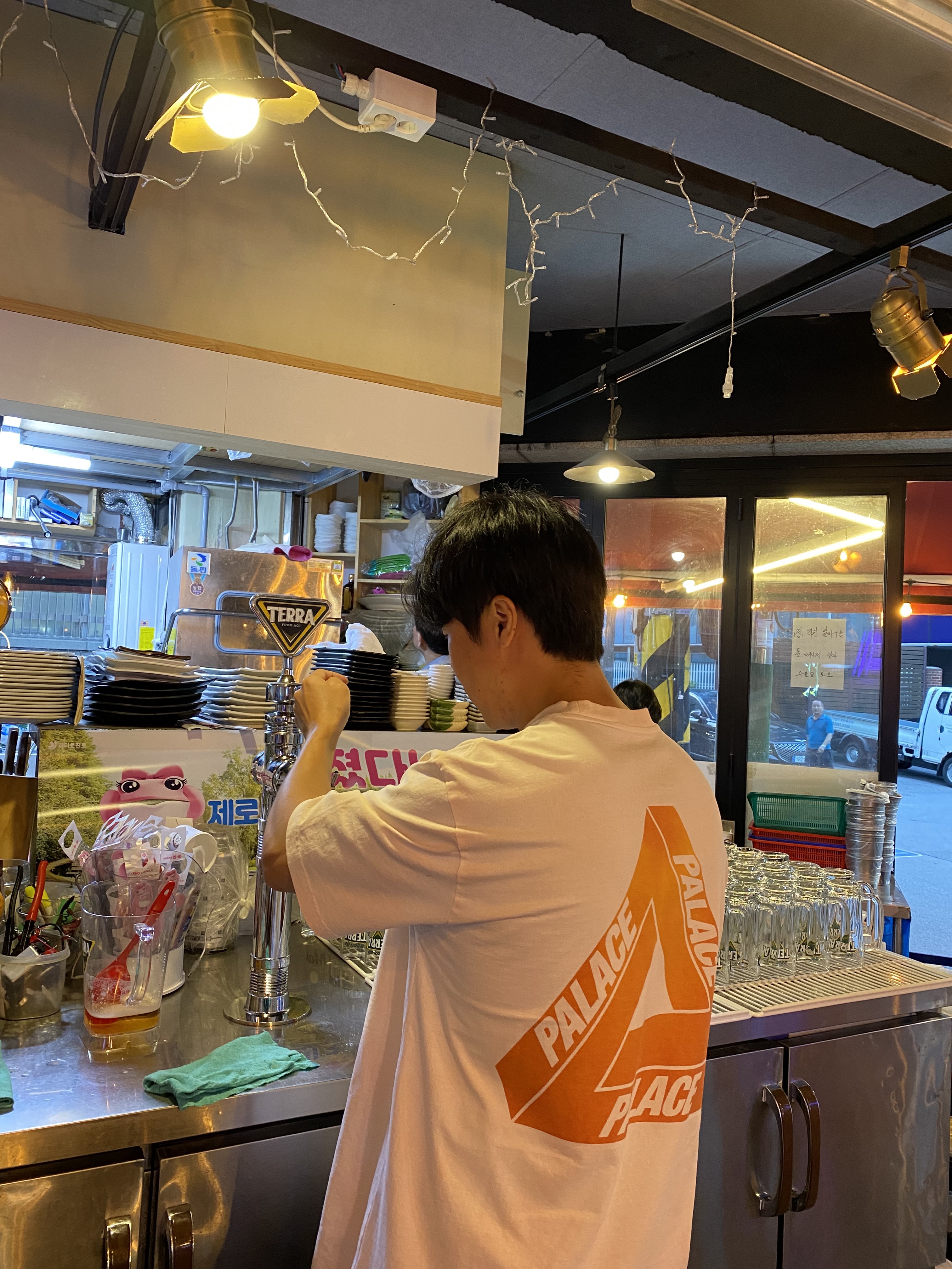 Palace Reacto Tri-Ferg T-Shirt Orange - 23SS 착용 스타일 - 3