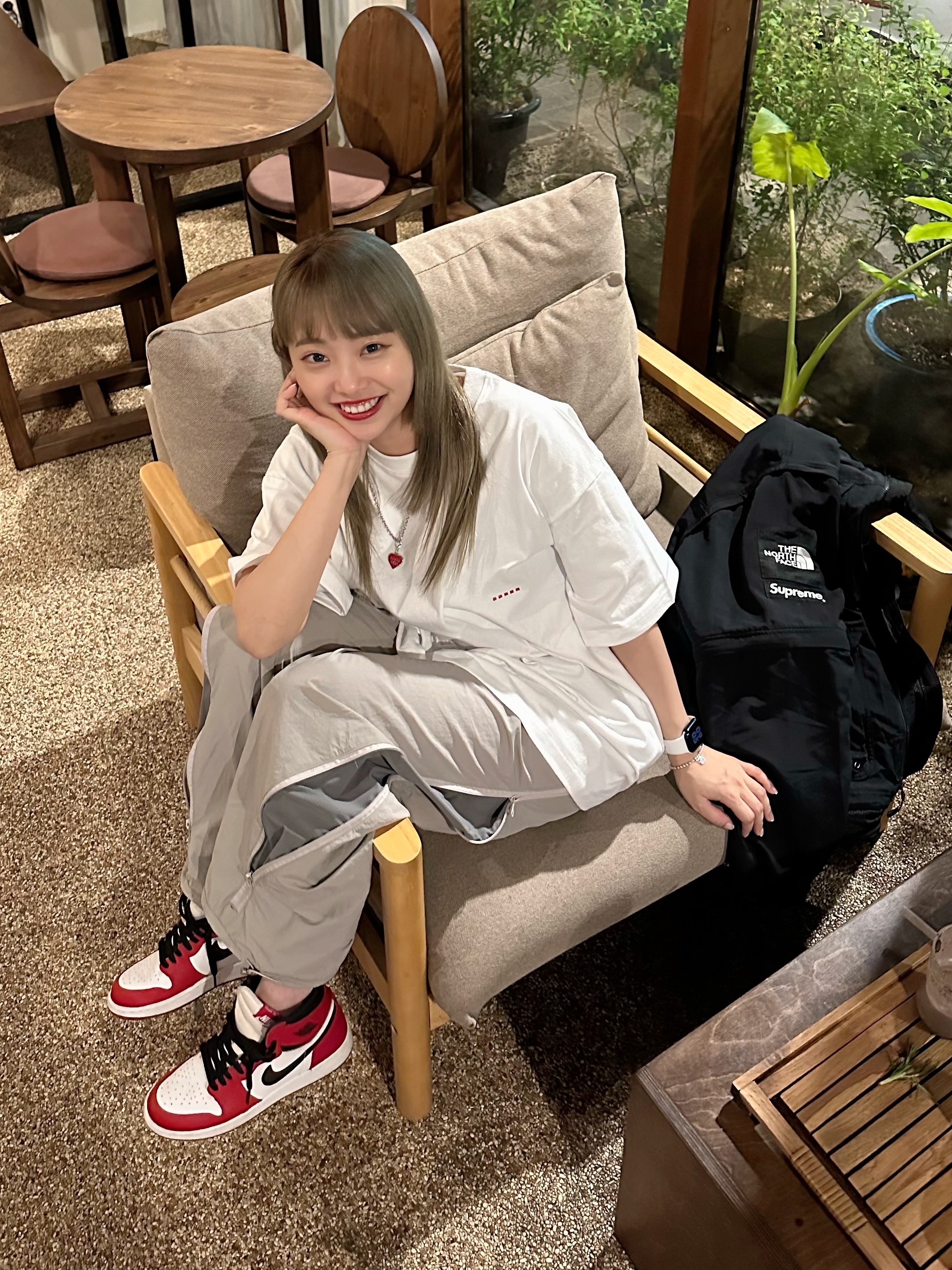 슈프림 x 노스페이스 트레킹 컨버터블 자켓 블랙 - 22SS, 휴먼 메이드 파이브 하트 네클리스 실버 착용 스타일 - 1