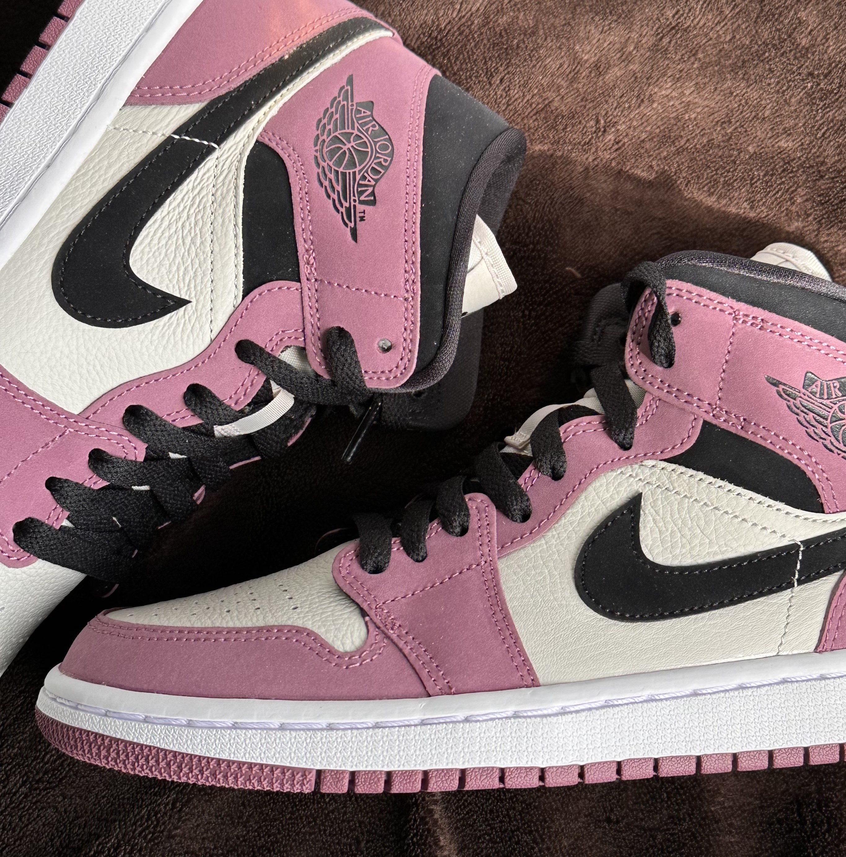 (W) Jordan 1 Mid SE Light Mulberry 착용 스타일