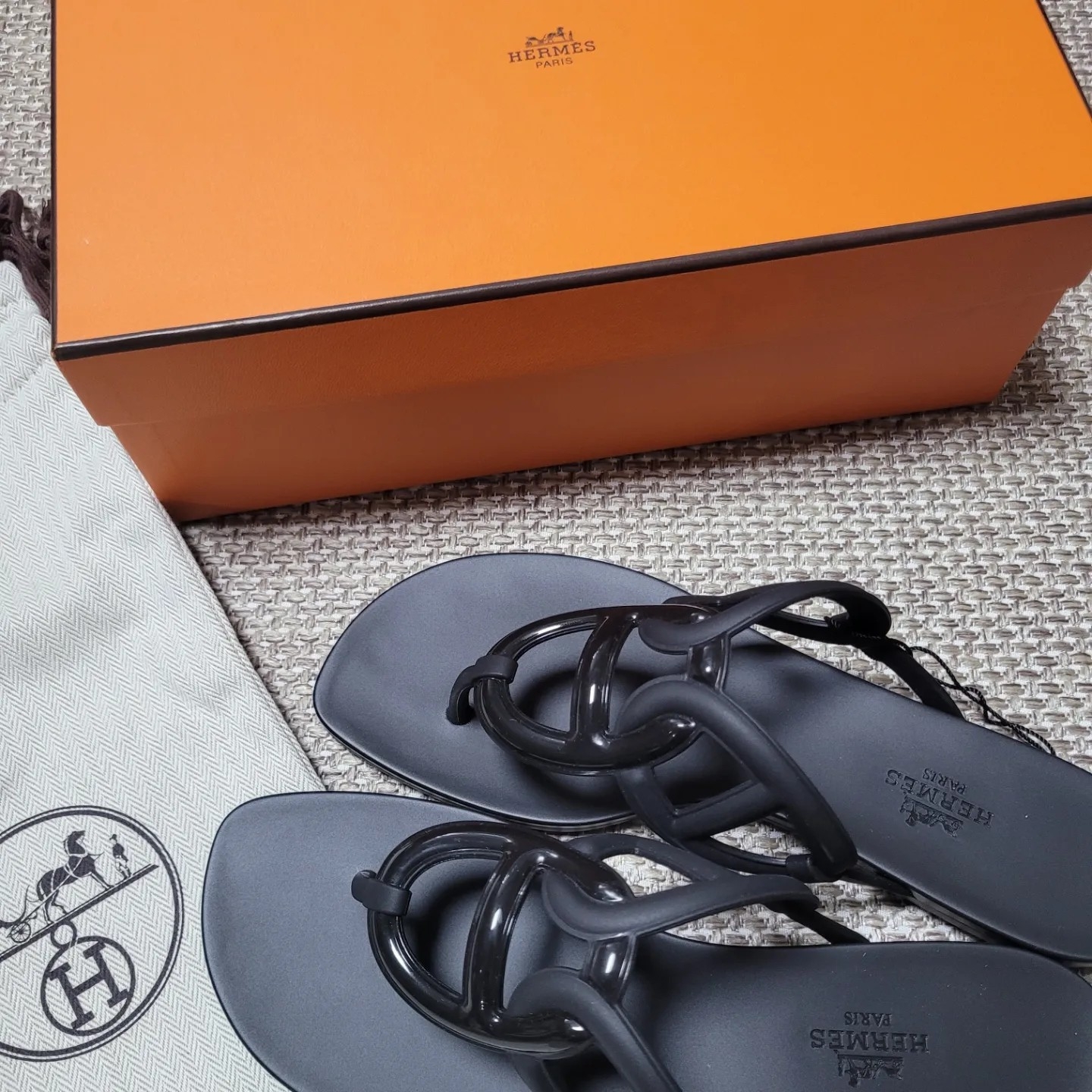 (W) Hermes Egerie Sandal Noir 착용 스타일