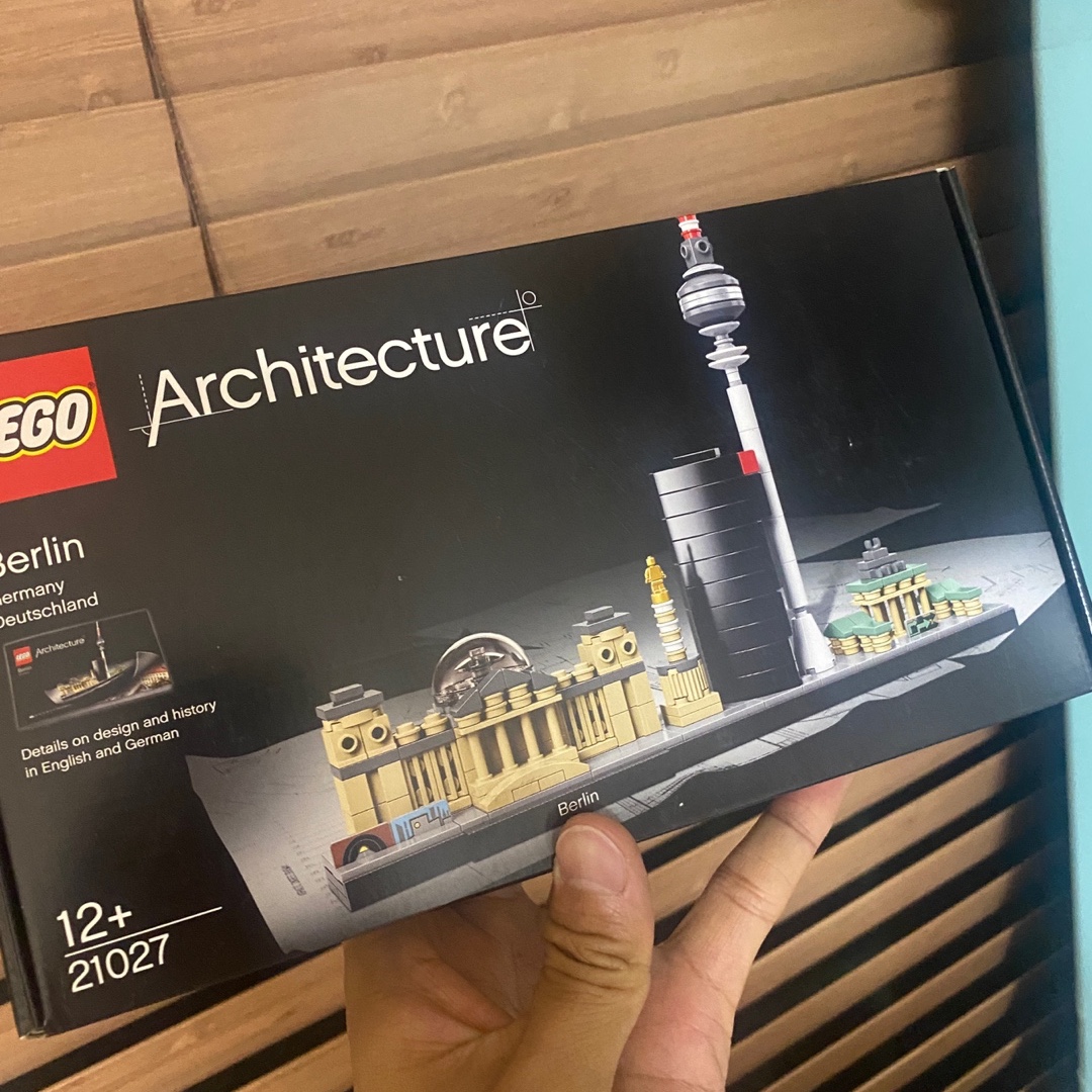 Lego Architecture Berlin 착용 스타일