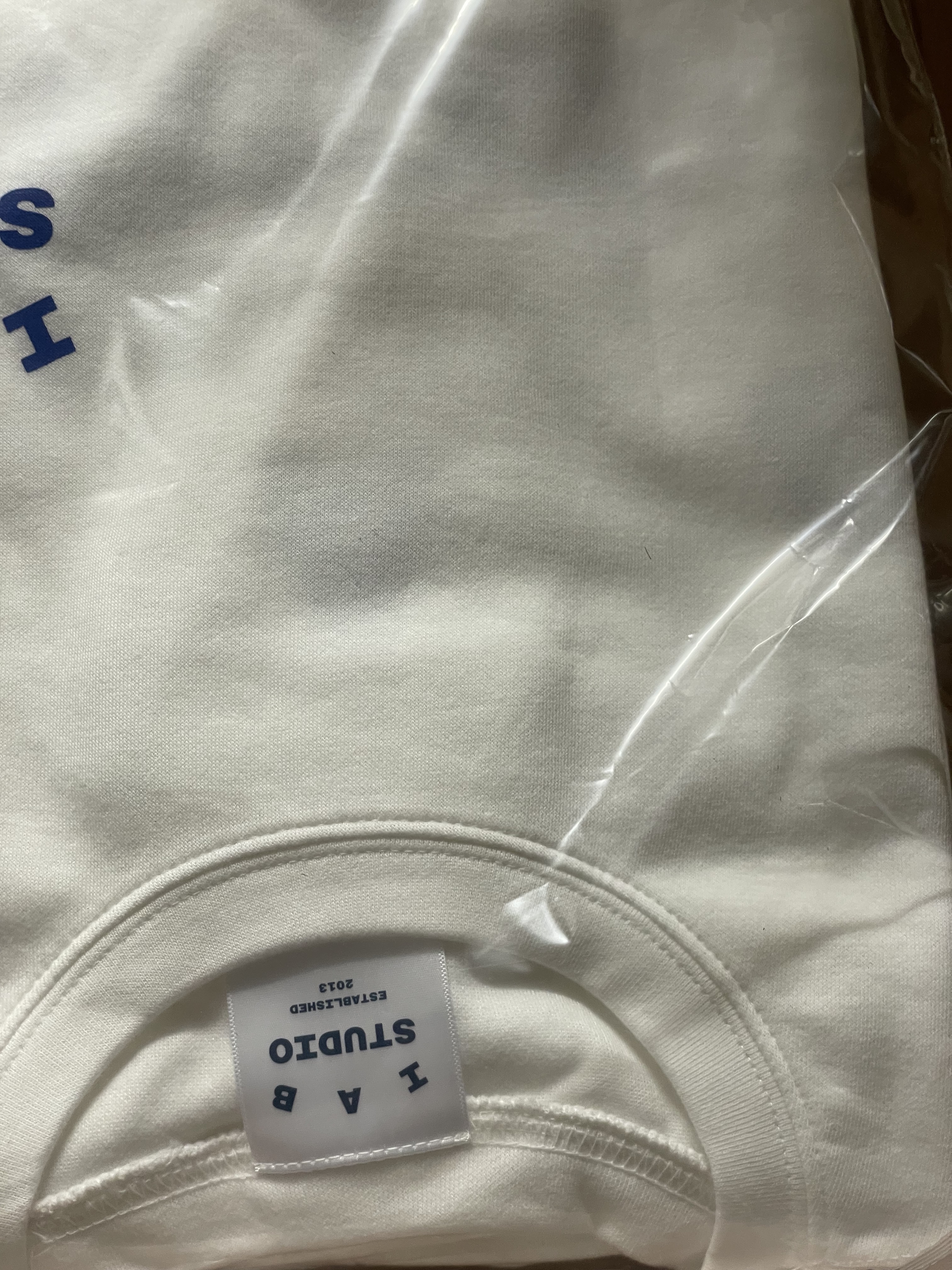 IAB Studio 10th Anniversary T-Shirts Pack White & Black (2 Pack) 착용 스타일 - 2