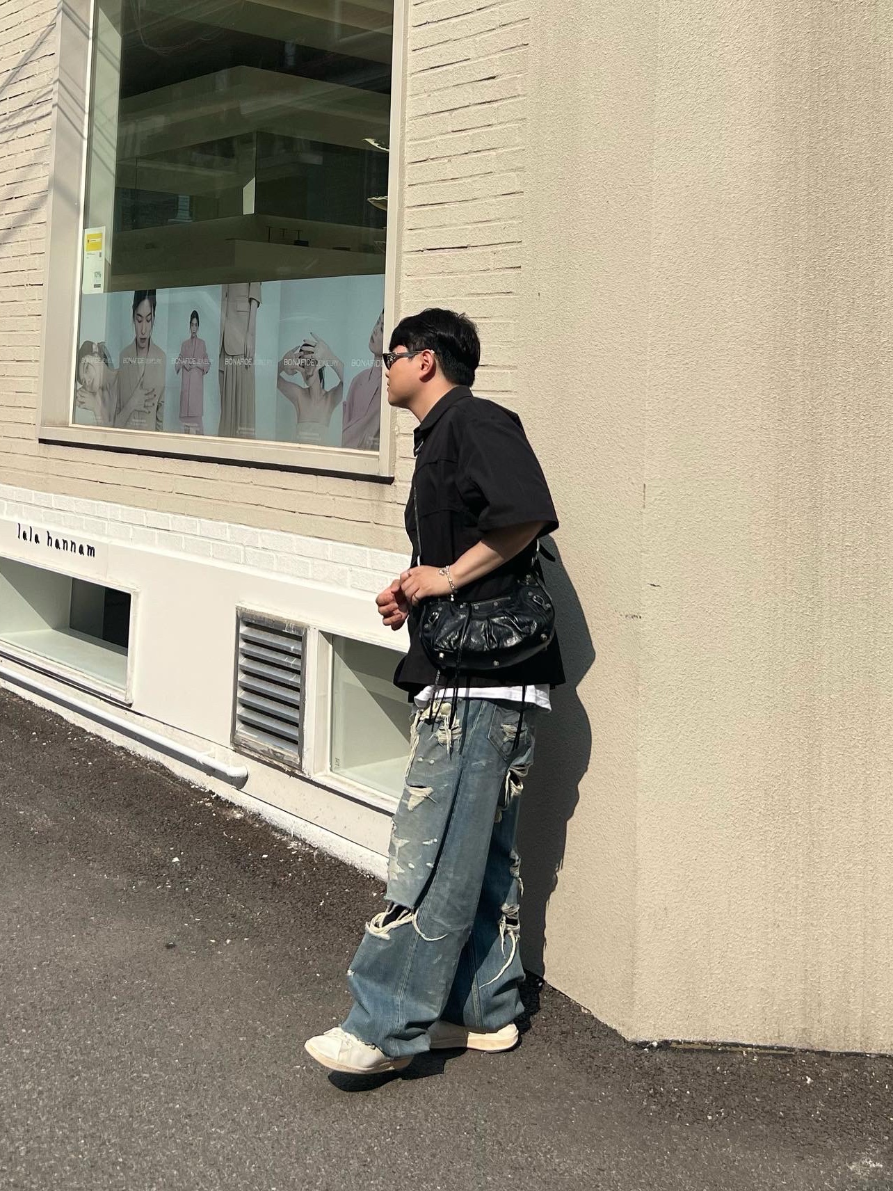 Balenciaga x Adidas Stan Smith Worn Out White Green, Project G/R Motorcycle Detachable Pad Half Shirts Black 착용 스타일 - 3