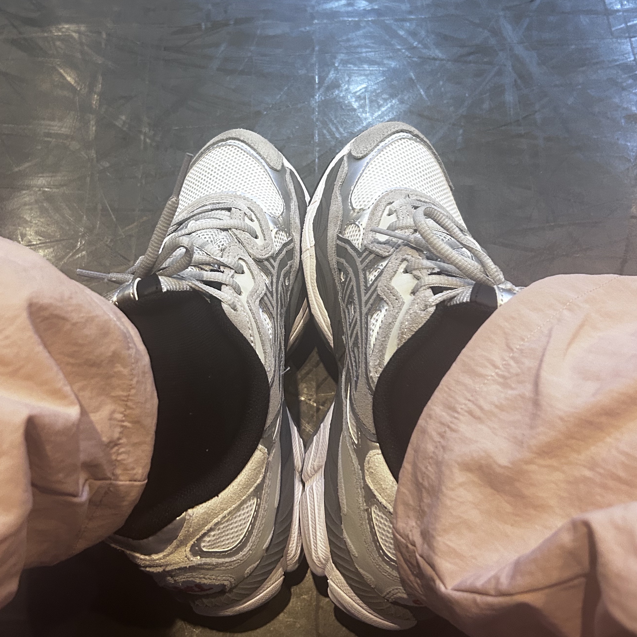 Asics Gel-NYC White Steel Grey 착용 스타일