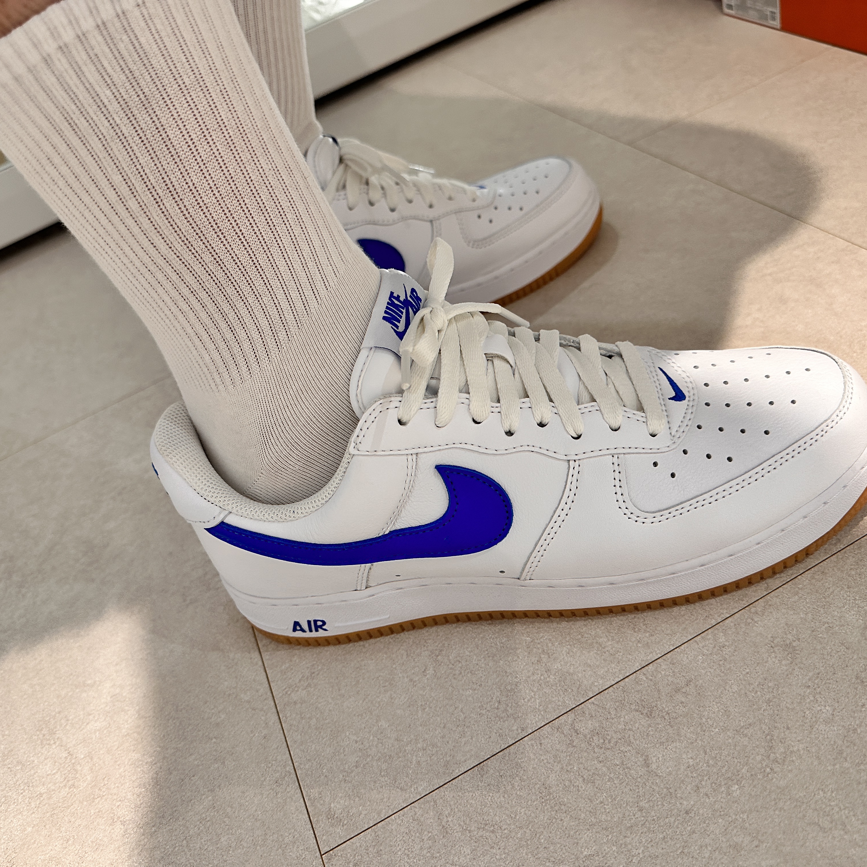 Nike Air Force 1 Low Retro Color of the Month Varsity Royal 착용 스타일 - 2