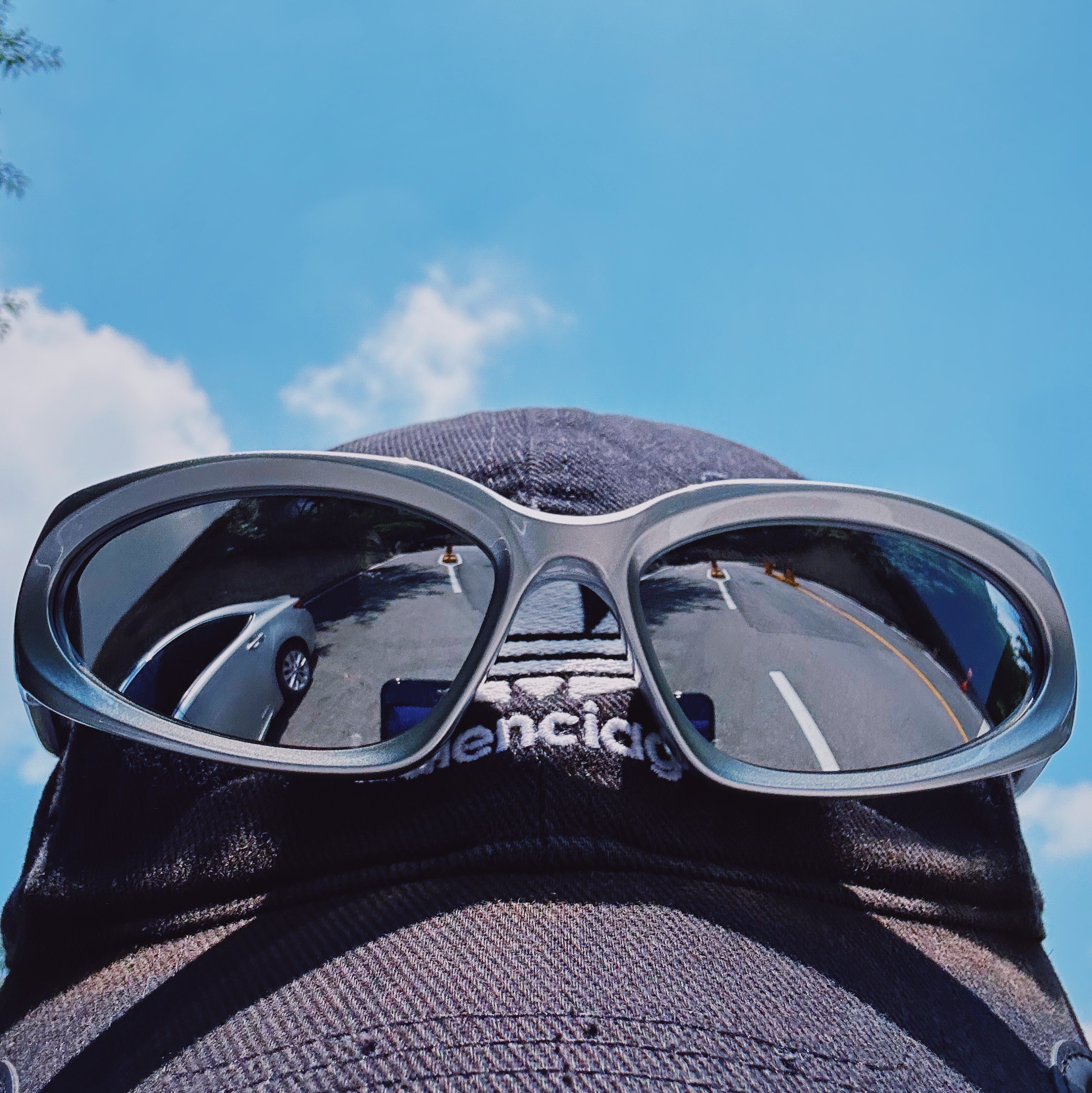 Balenciaga Swift Oval Sunglasses Silver 착용 스타일