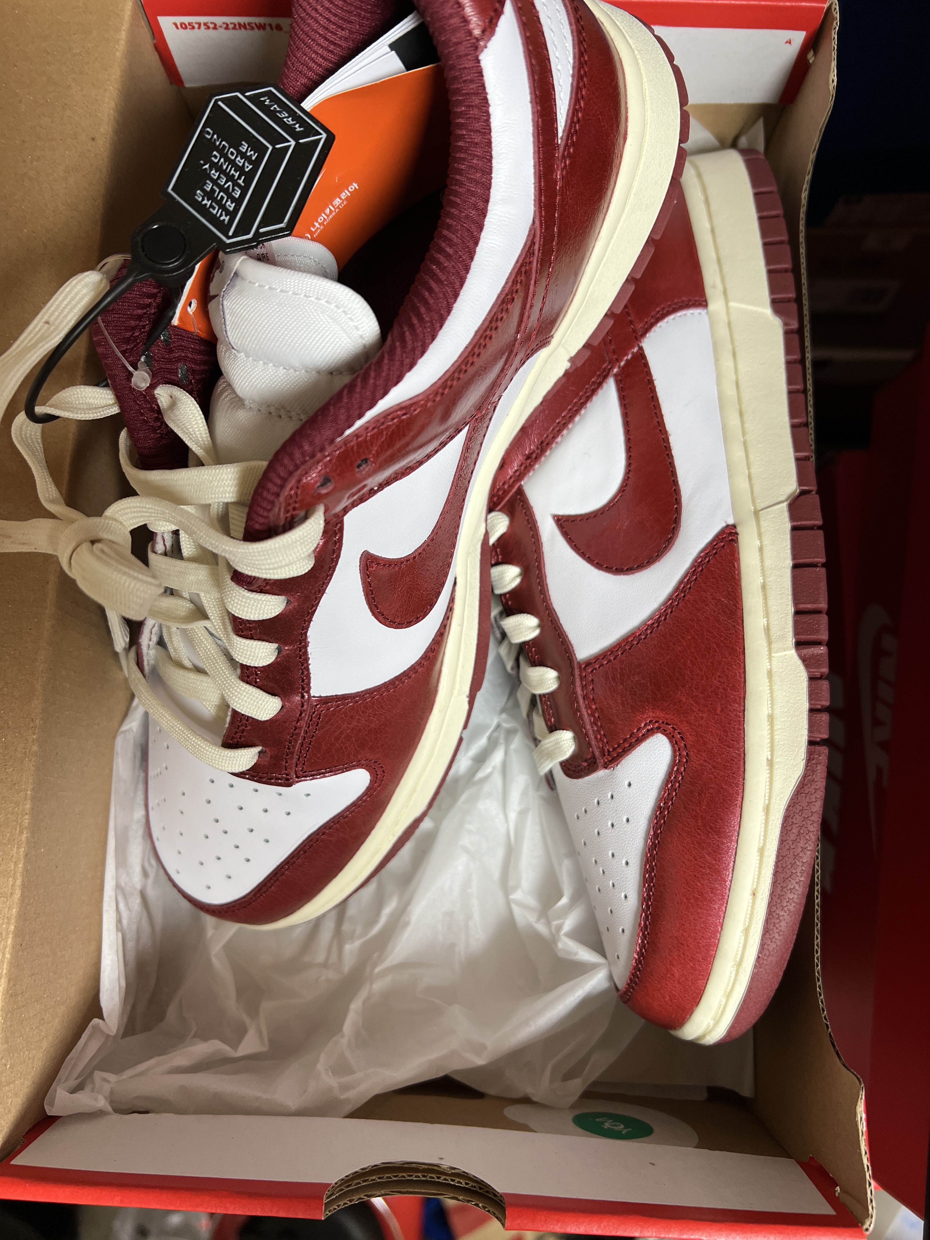 (W) Nike Dunk Low Retro PRM Team Red and White 착용 스타일