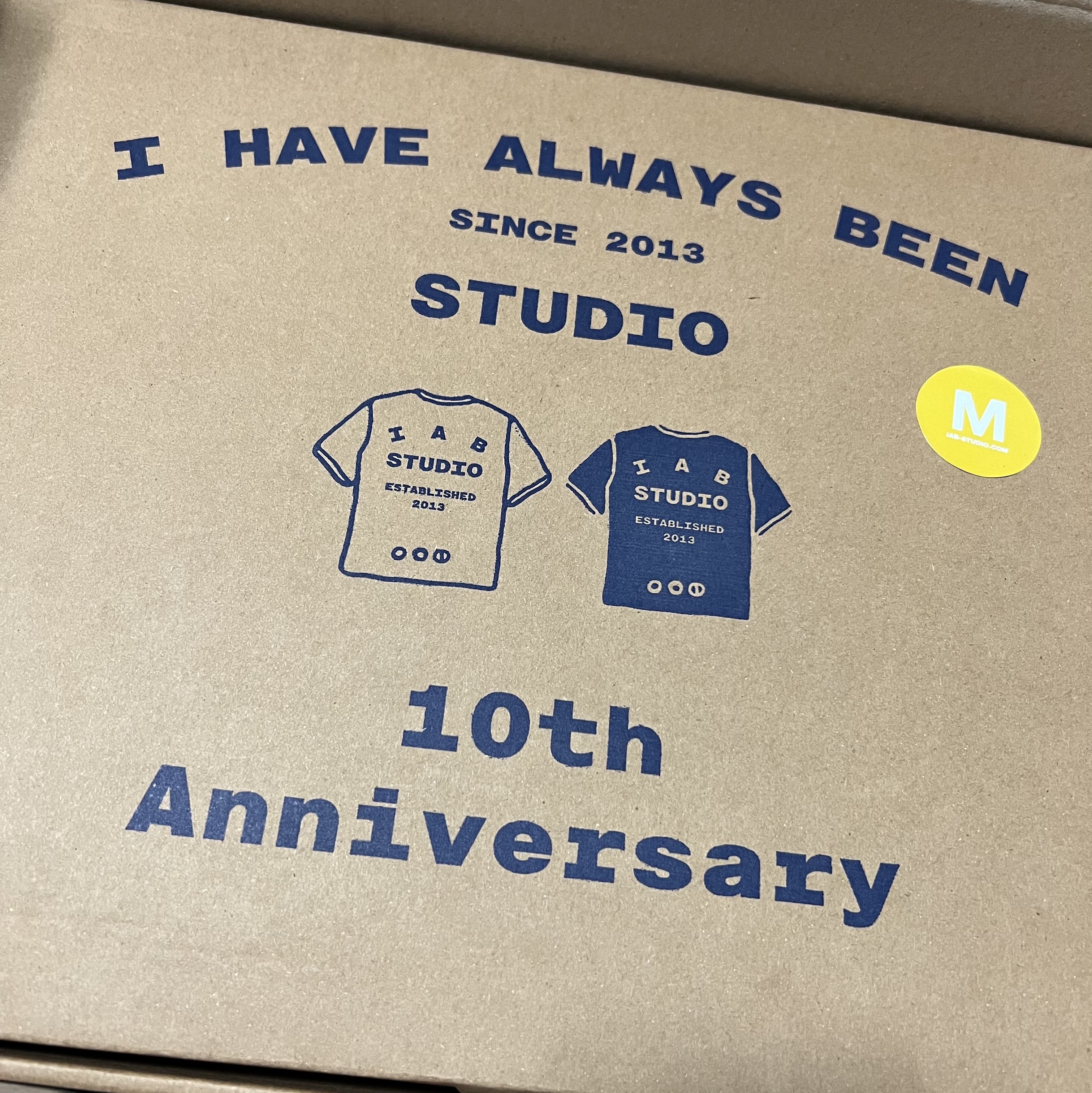 IAB Studio 10th Anniversary T-Shirts Pack White & Black (2 Pack) 착용 스타일