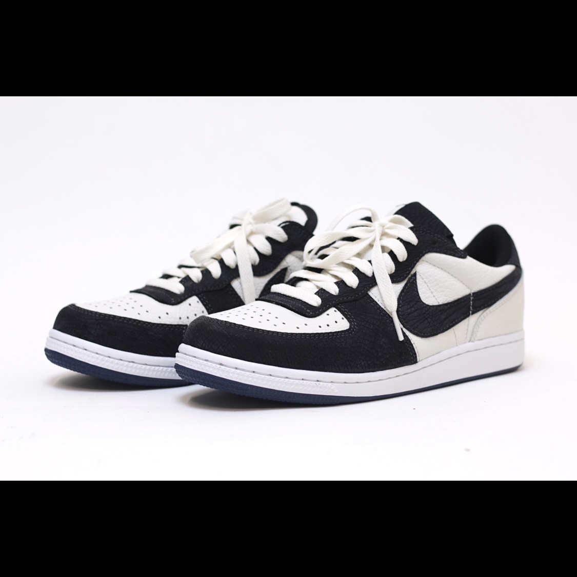 Nike Terminator Low University Gold and Navy 착용 스타일 - 1