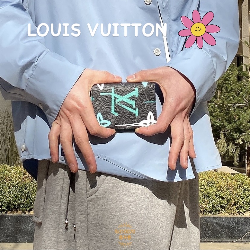 Louis Vuitton Pocket Organizer Green Lights 착용 스타일 - 1