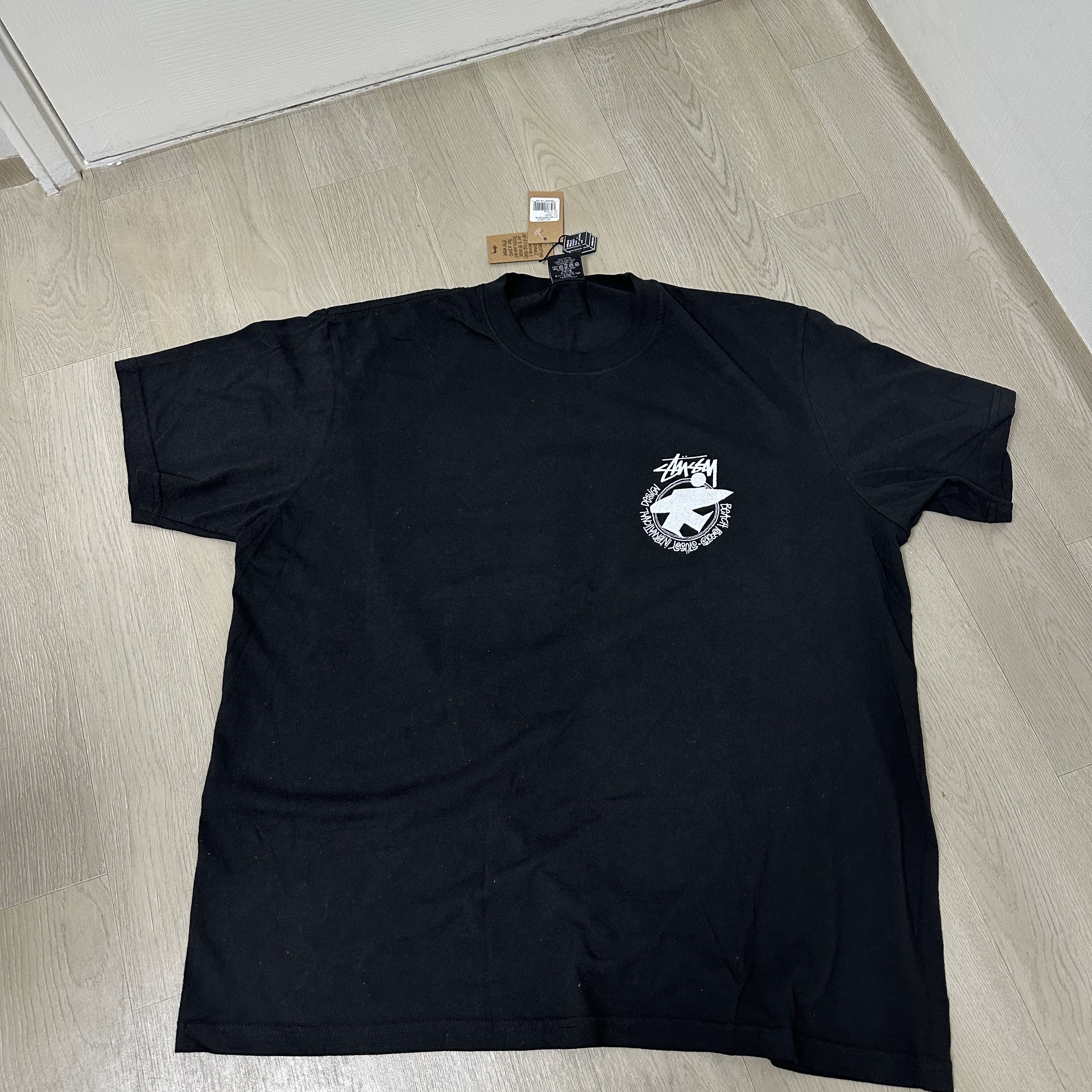 Stussy Beach Roots T-Shirt Black 착용 스타일