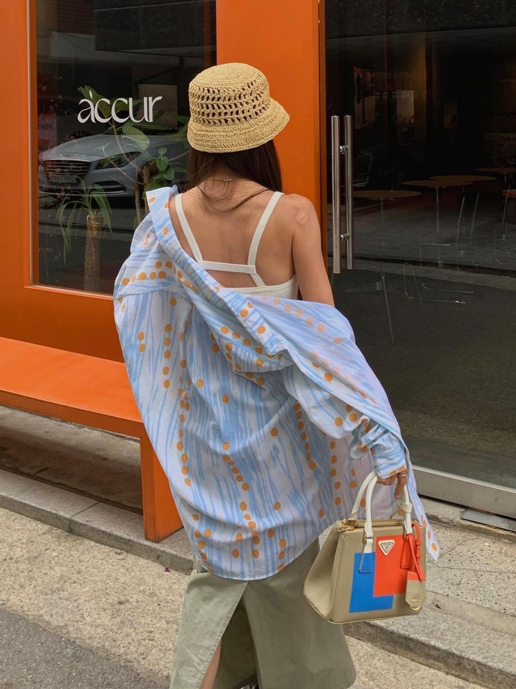 Prada Small Prada Galleria Saffiano Special Edition Bag Desert Beige Orange 착용 스타일
