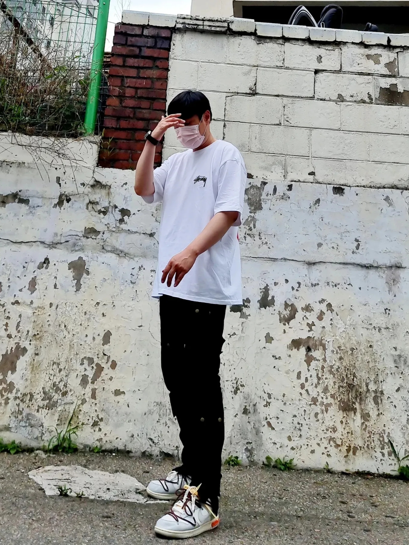 Stussy Fuzzy Dice T-Shirt White, Nike x Off-White Dunk Low The 50 - Lot 46 착용 스타일 - 2