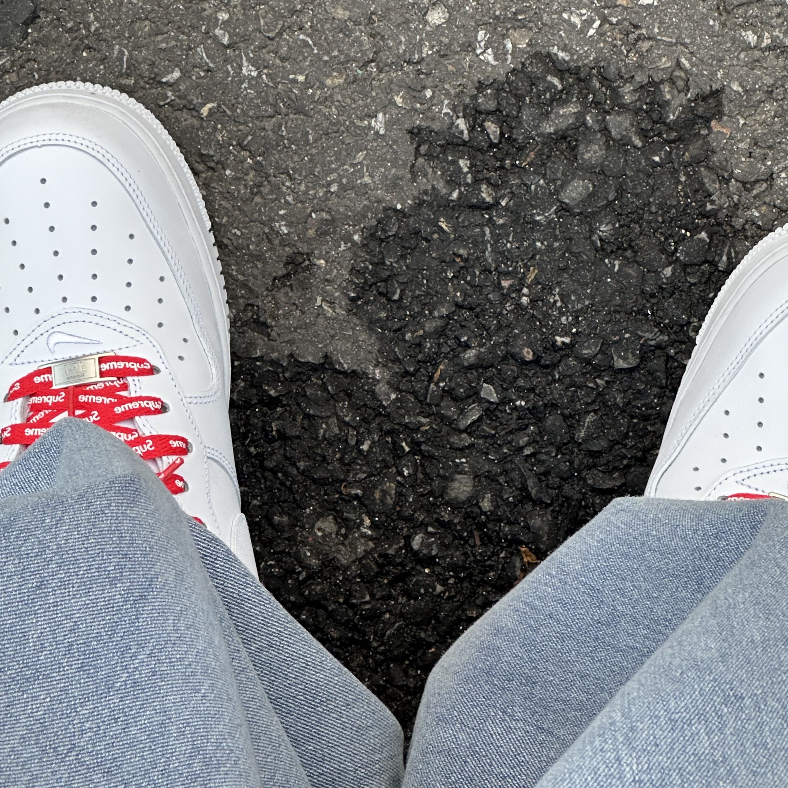 Nike x Supreme Air Force 1 Low White 착용 스타일