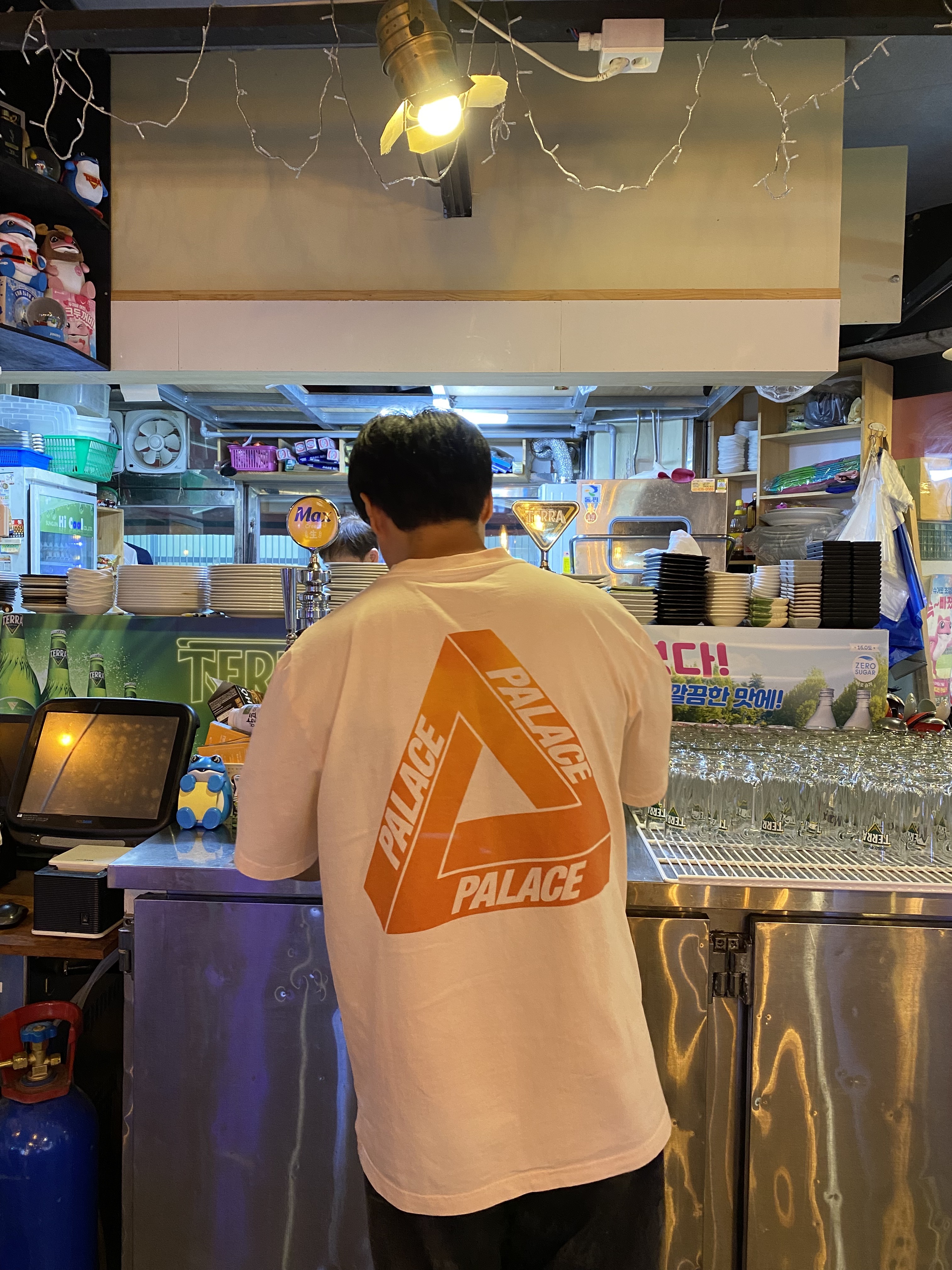 Palace Reacto Tri-Ferg T-Shirt Orange - 23SS 착용 스타일 - 1