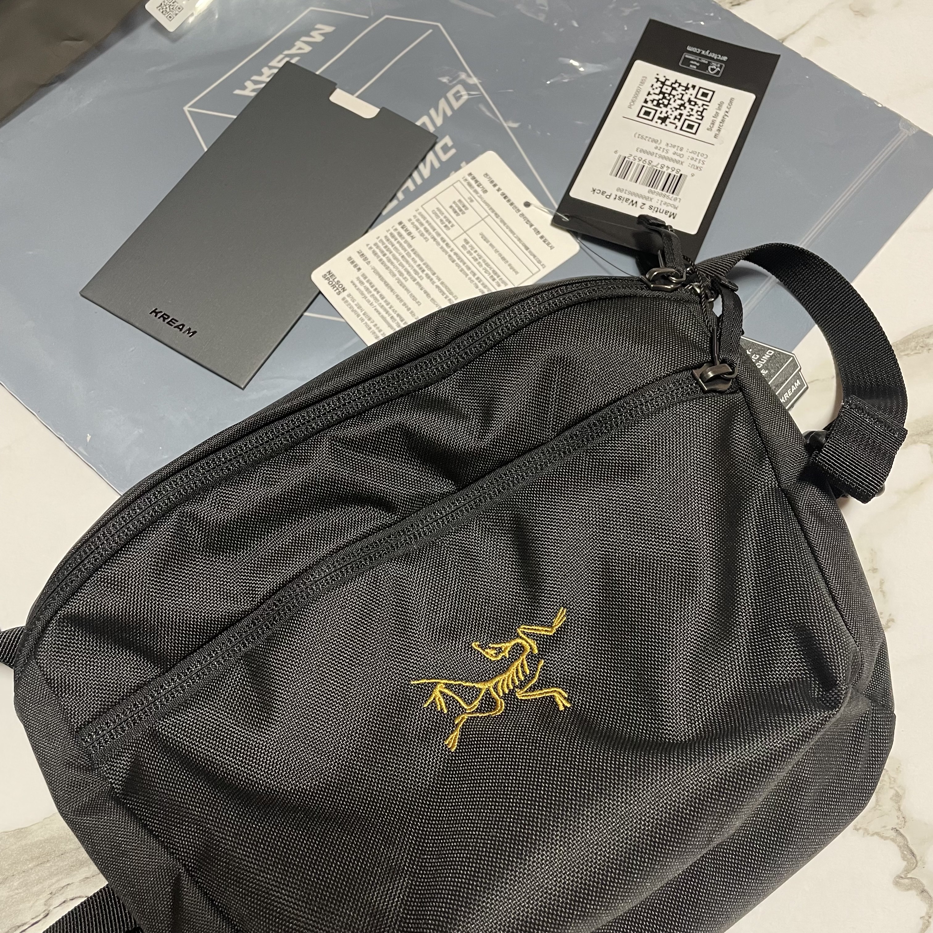 Arc'teryx Mantis 2 Waistpack 24K Black 착용 스타일