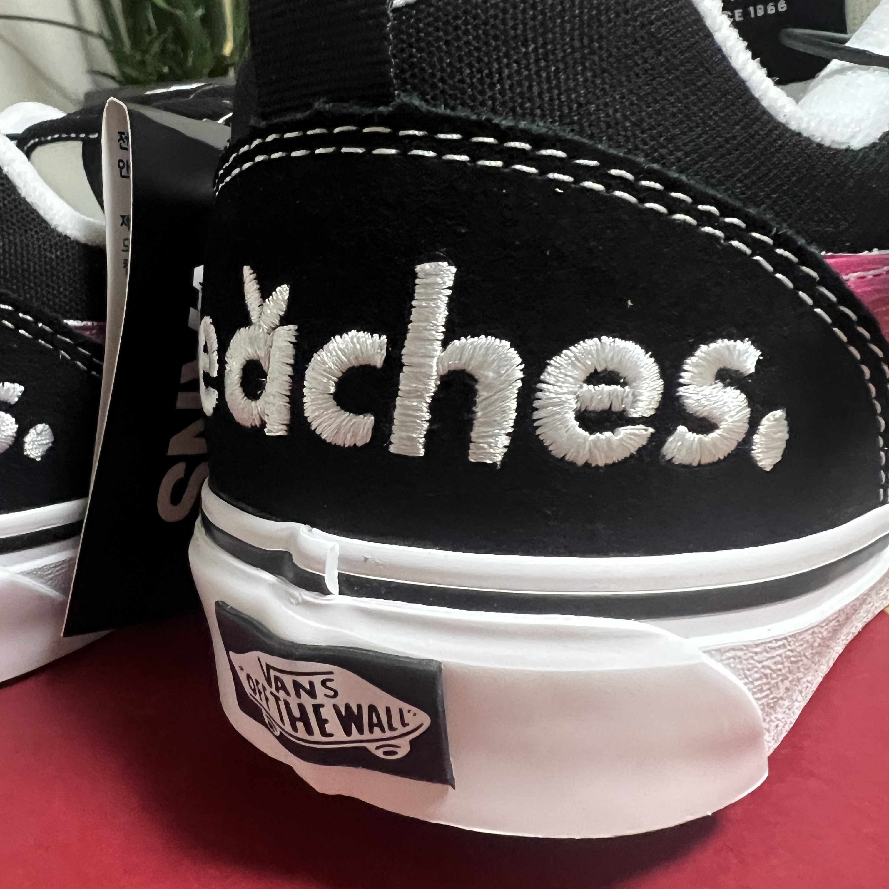 Vans x Peaches. Knu-Skool Black Pink 착용 스타일 - 5