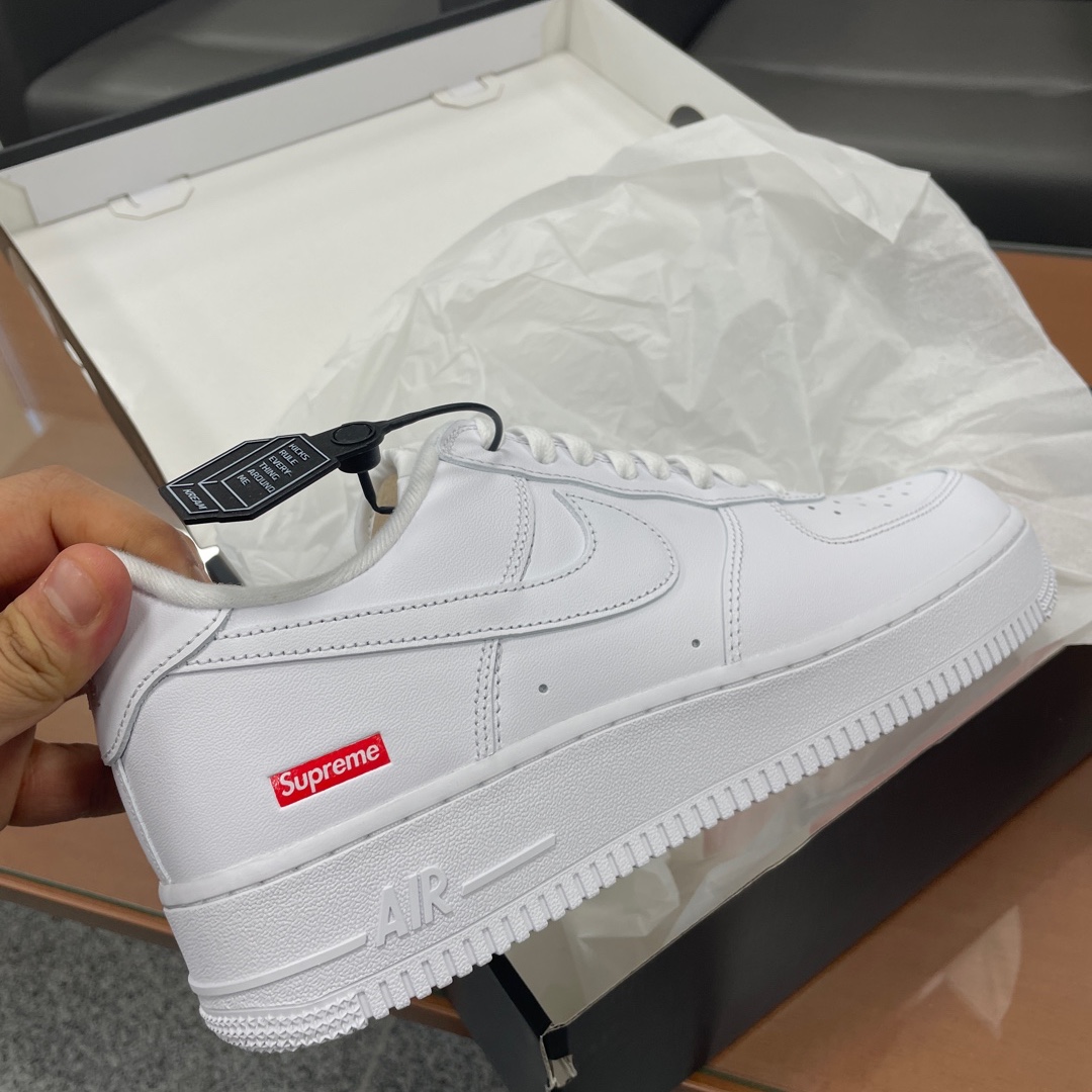 Nike x Supreme Air Force 1 Low White 착용 스타일 - 1
