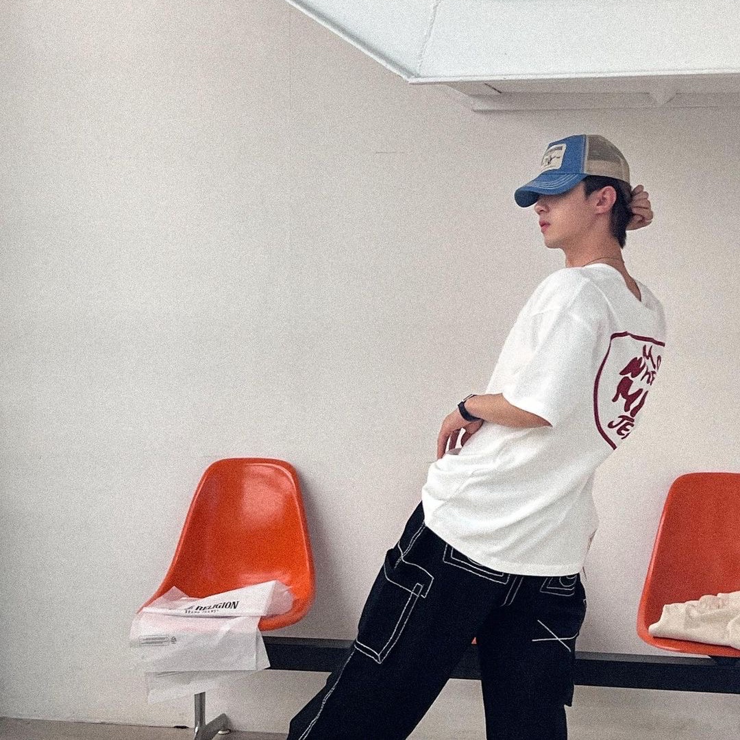 True Religion Bubble T-Shirt White, True Religion Bubble T-Shirt Burgundy 착용 스타일