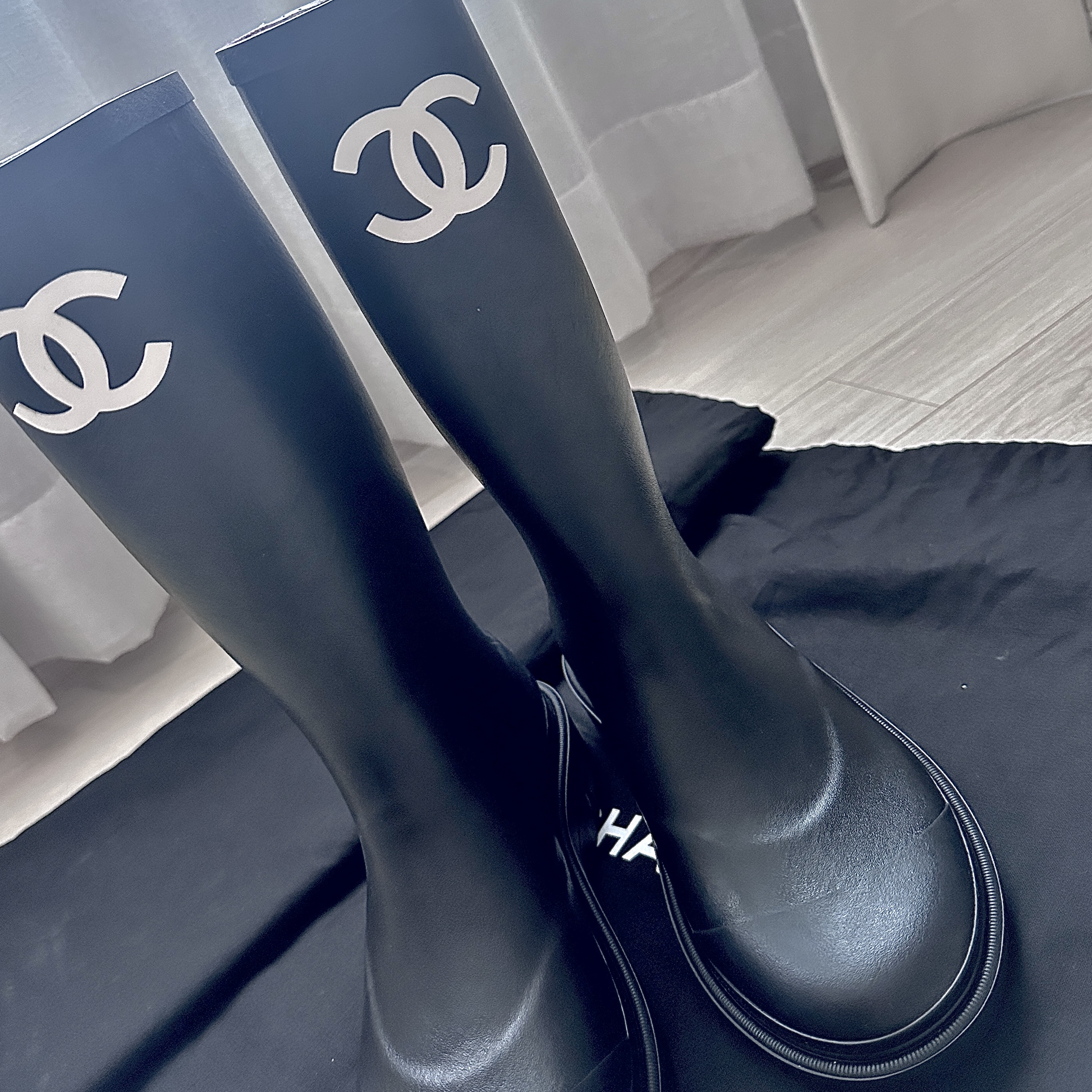 (W) Chanel Boots Caoutchouc & Black 착용 스타일