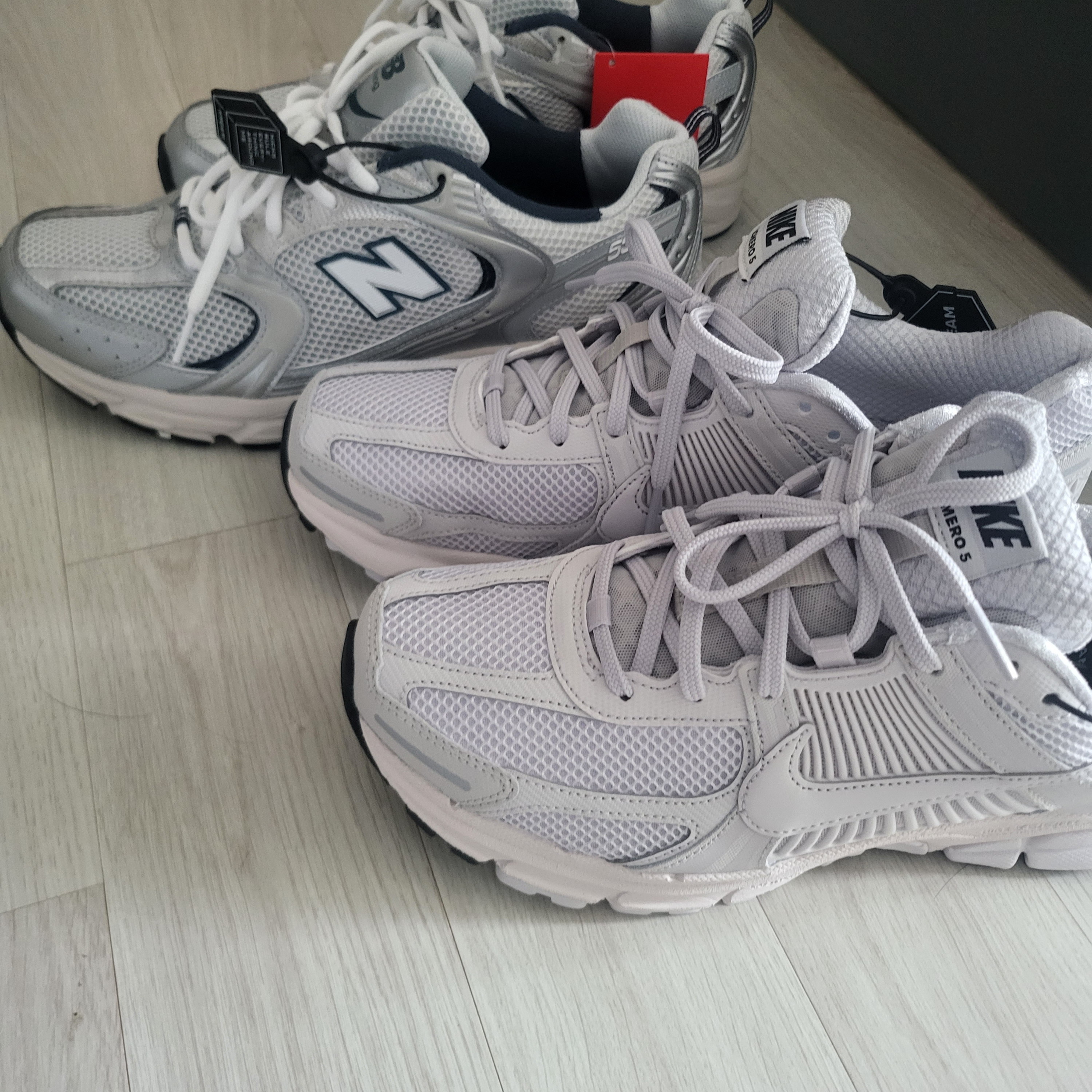 New Balance 530 Steel Grey 착용 스타일