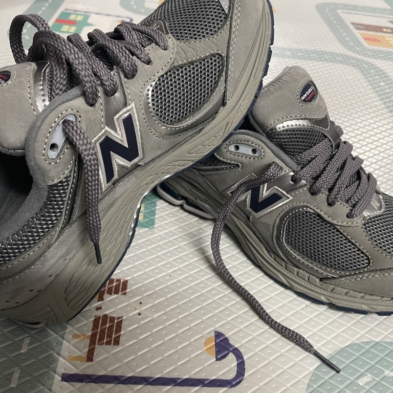 New Balance 2002R Gray 착용 스타일