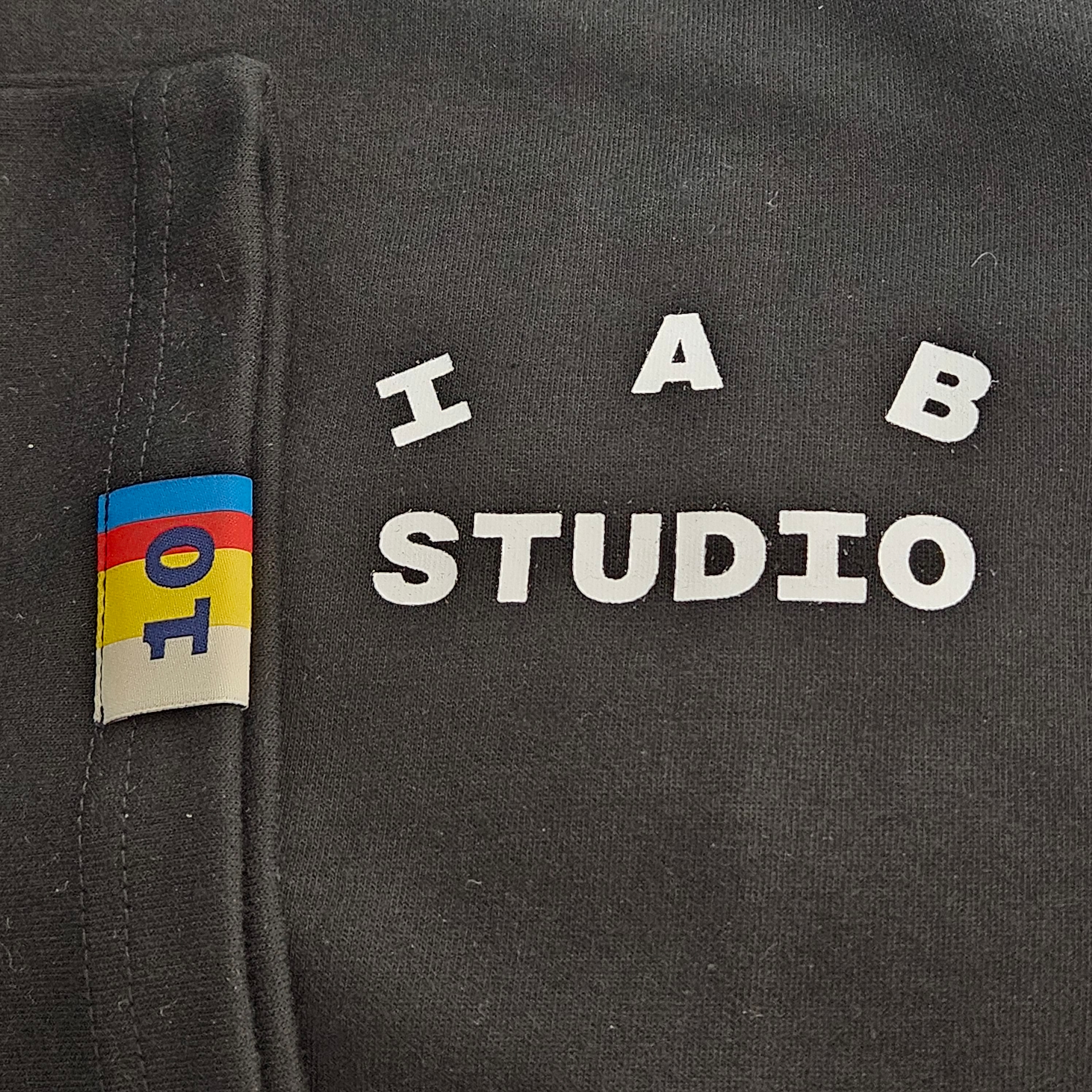 IAB Studio 10th Anniversary T-Shirts Pack White & Black (2 Pack) 착용 스타일 - 2