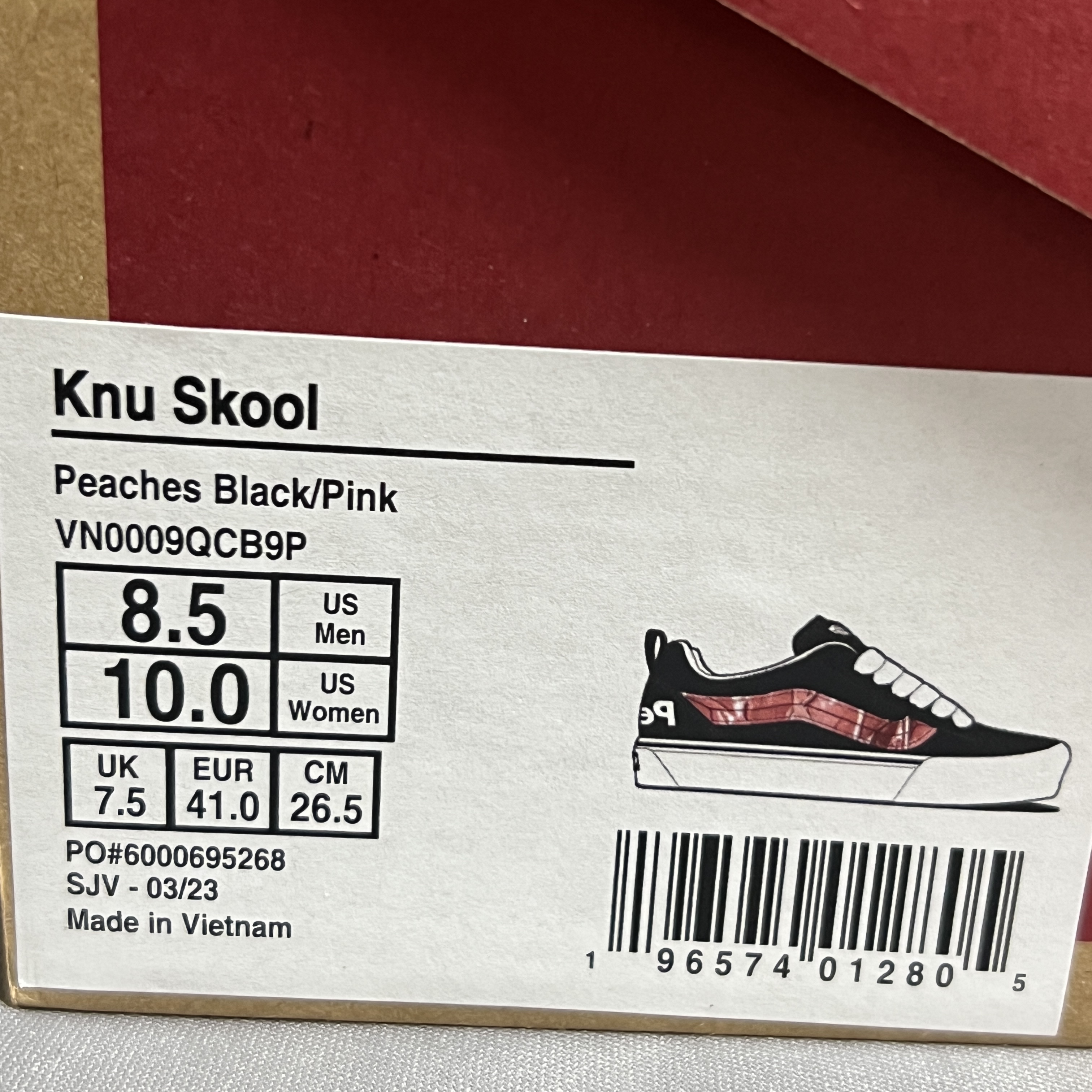 Vans x Peaches. Knu-Skool Black Pink 착용 스타일 - 1