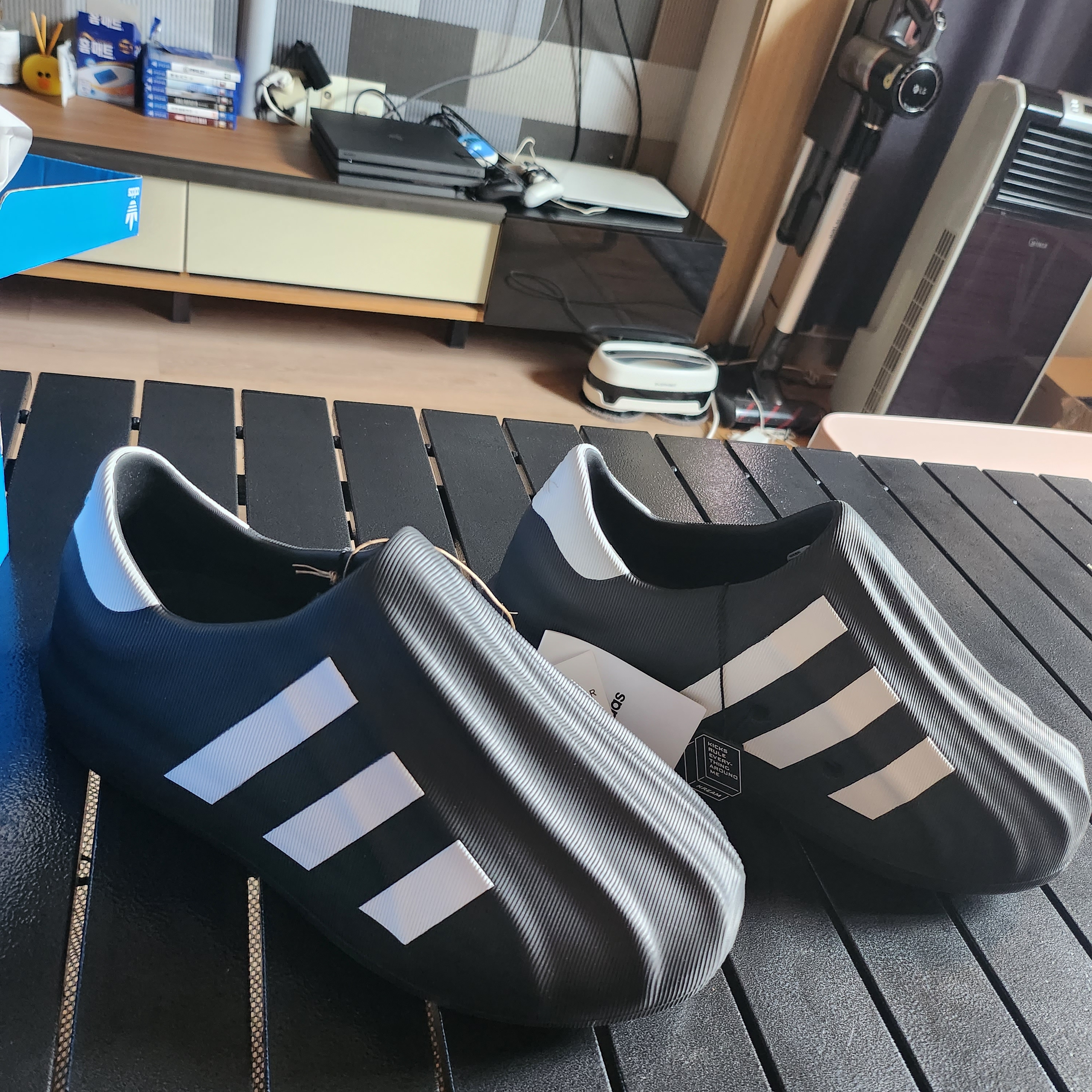 Adidas Adifom Superstar Core Black Cloud White 착용 스타일 - 1