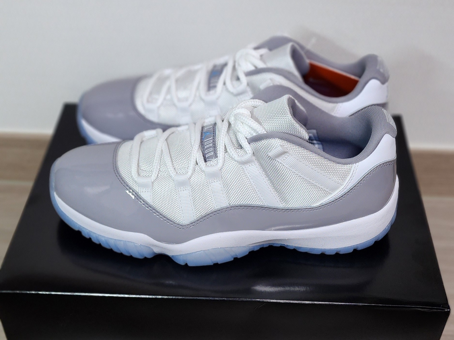 Jordan 11 Retro Low Cement Grey 착용 스타일