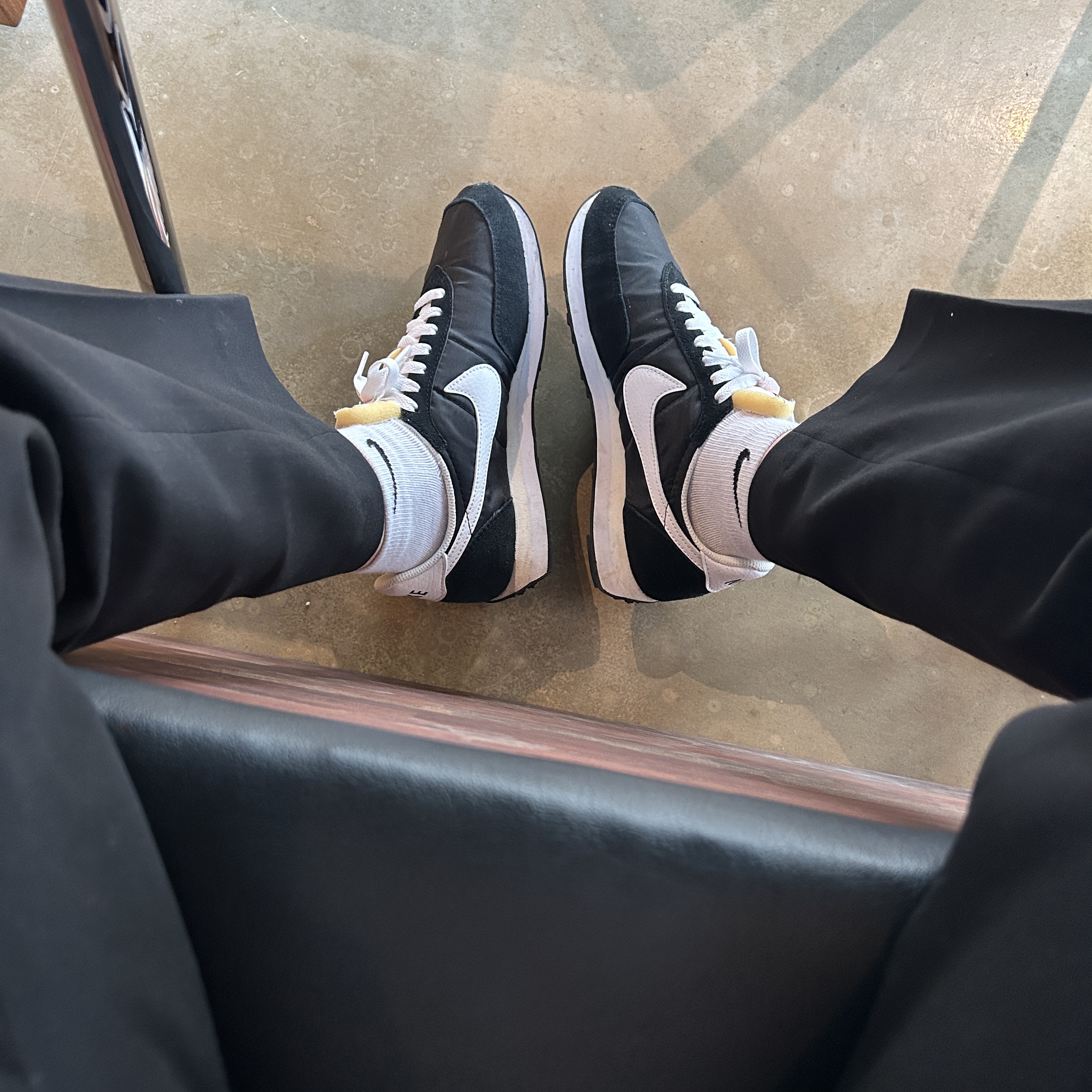 Nike Waffle Trainer 2 Black White 착용 스타일