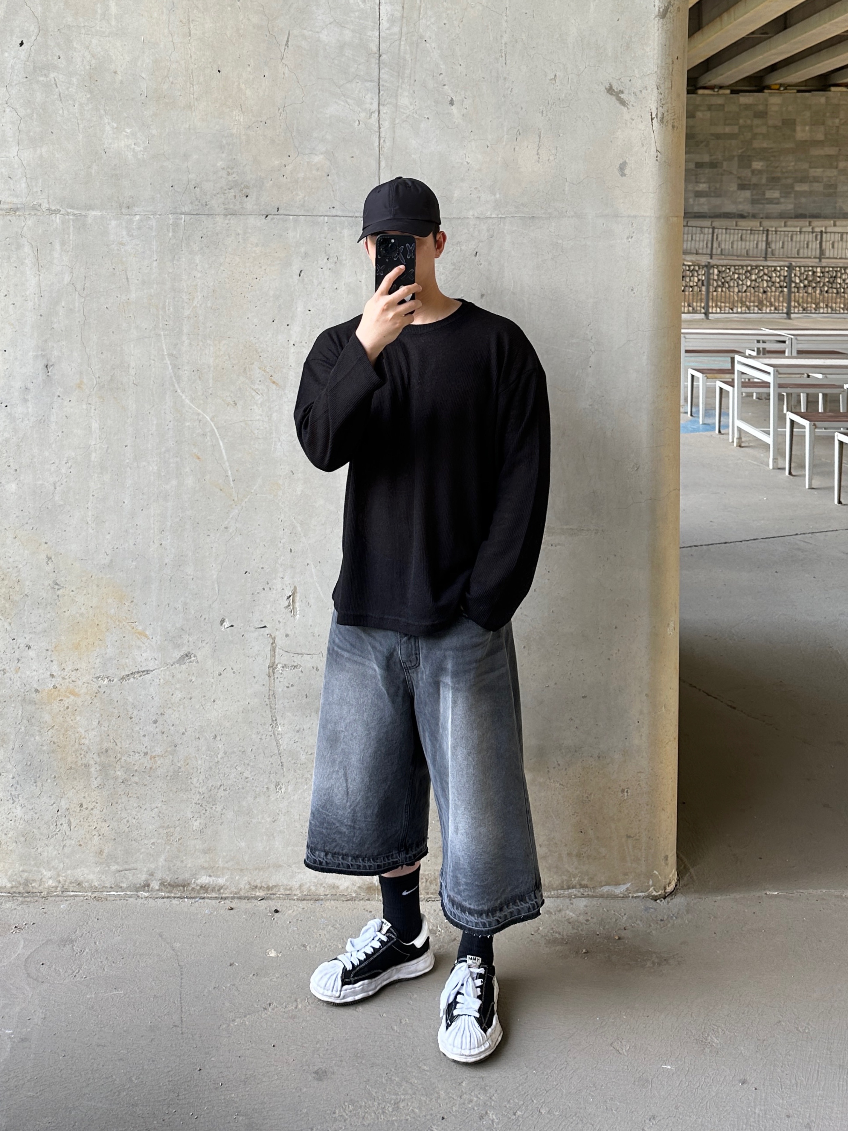 Maison Mihara Yasuhiro Blakey OG Sole Canvas Low-top Sneakers Black White 착용 스타일 - 1