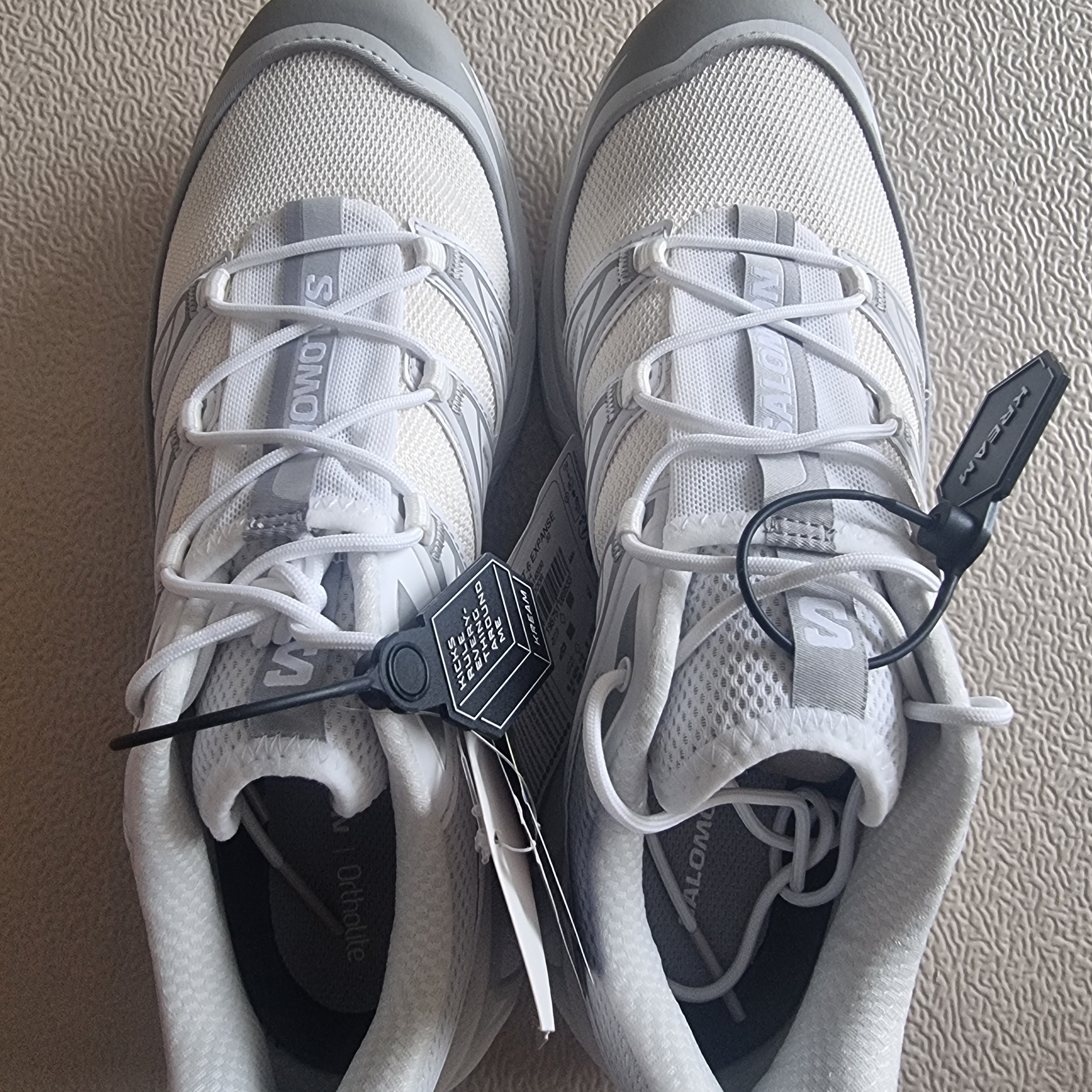 Salomon XT-6 Expanse Vanilla Ice White 착용 스타일 - 1