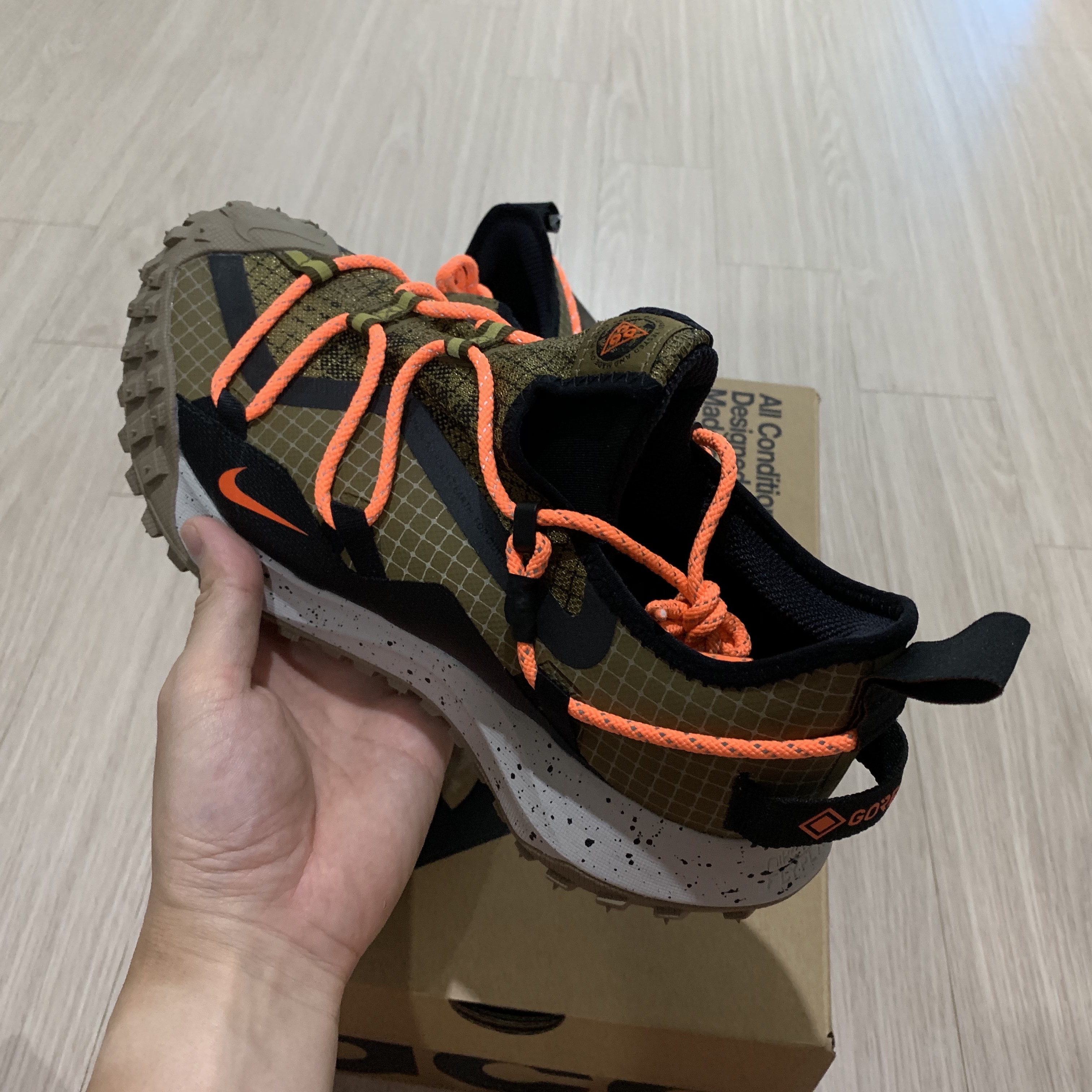 Nike ACG Mountain Fly Low Gore-Tex SE Hazel Rush 착용 스타일 - 2
