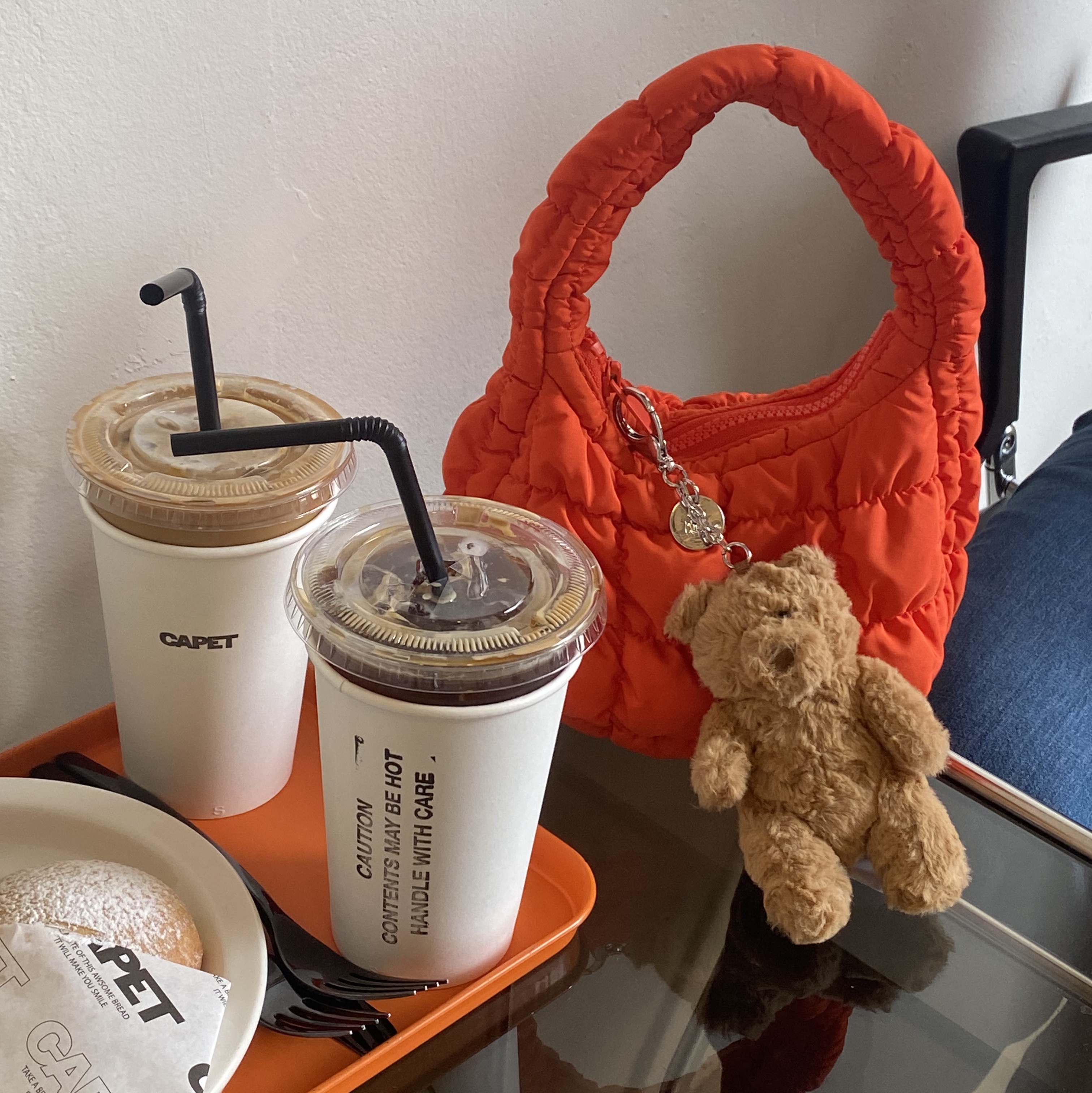 COS Quilted Micro Bag Orange, Jellycat Bartholomew Bear Bag Charm Brown 착용 스타일