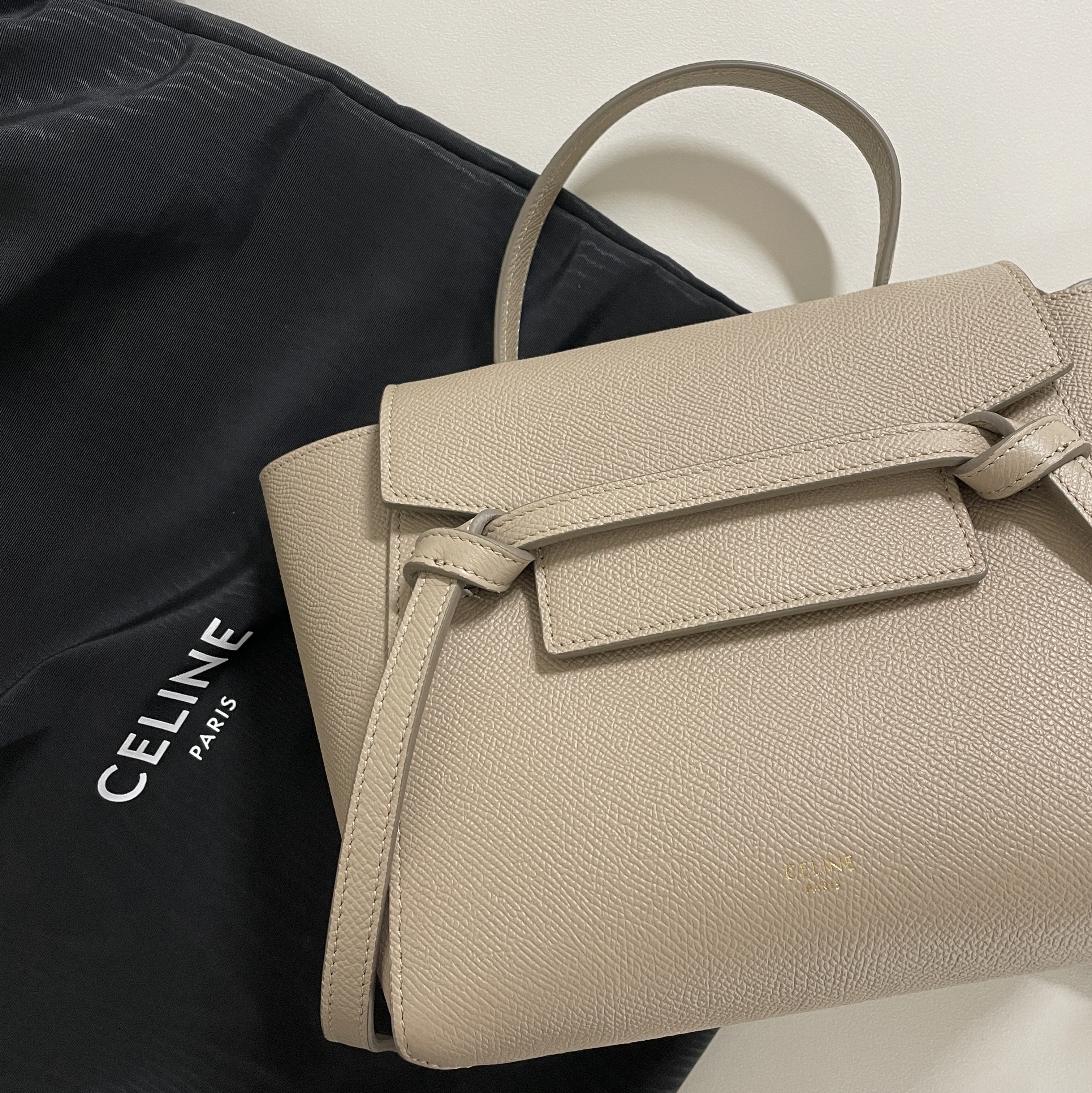 Celine Nano Belt Bag in Grained Calfskin Light Taupe 착용 스타일 - 2