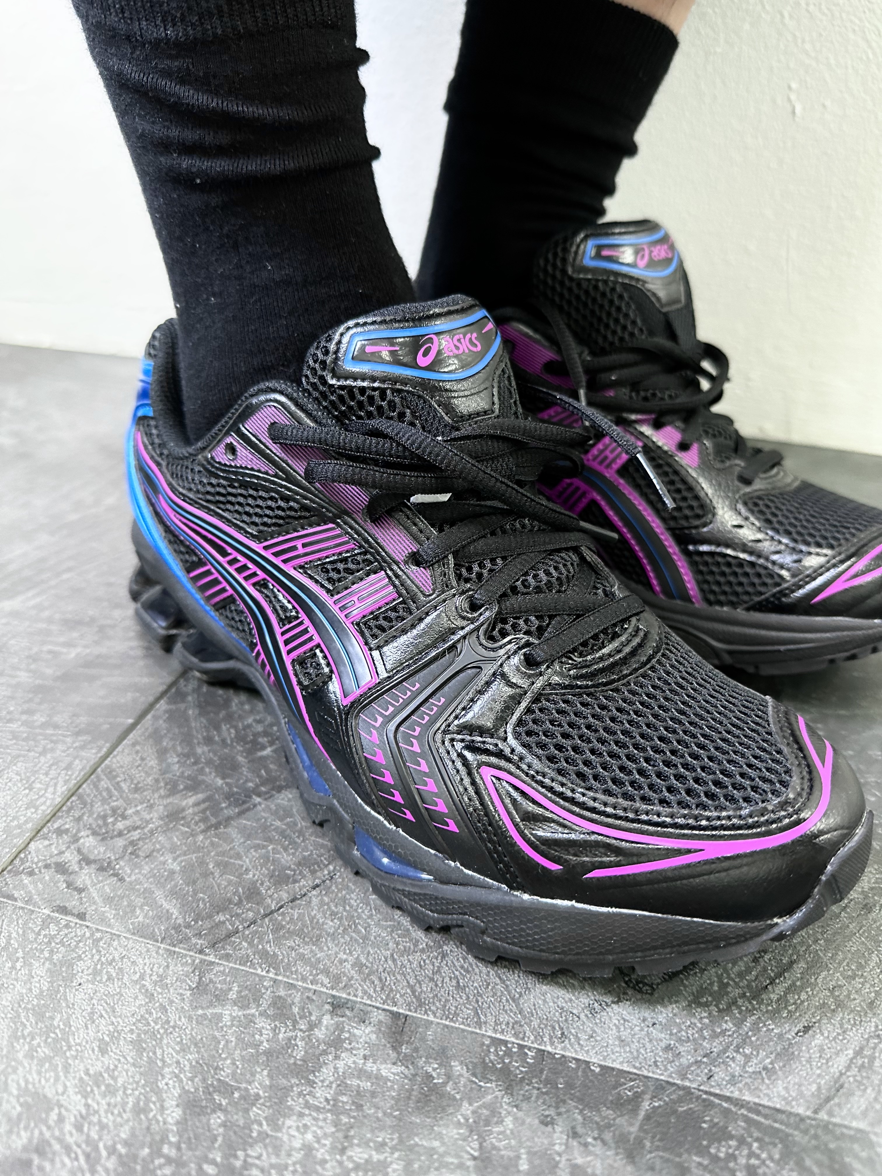 Asics Gel-Kayano 14 Black Lake Drive 착용 스타일
