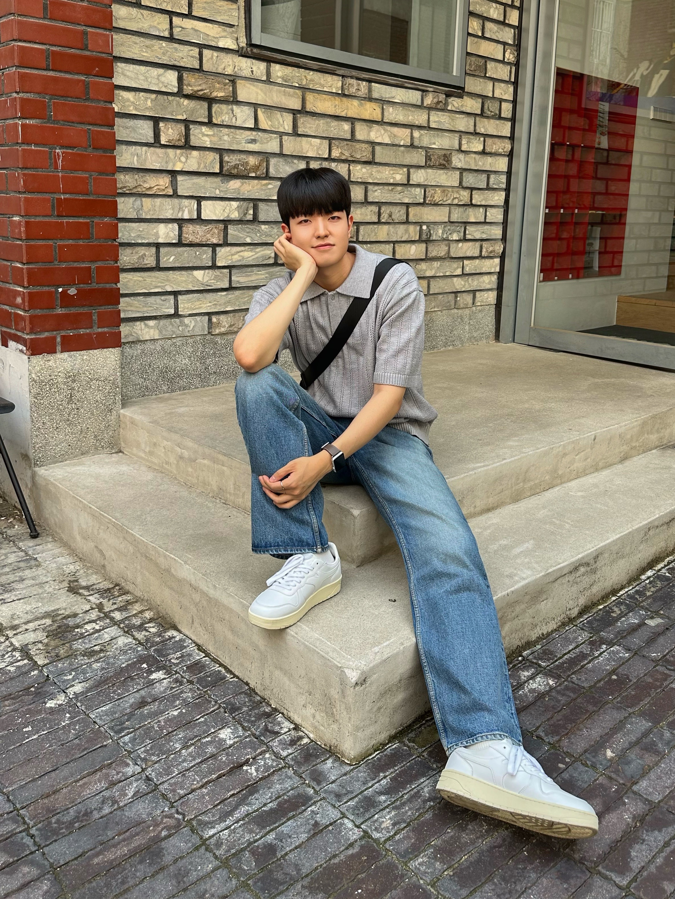 Apple Watch SE 40mm GPS Silver Aluminum Case with Sport Band White (Korean Ver.) 착용 스타일 - 2