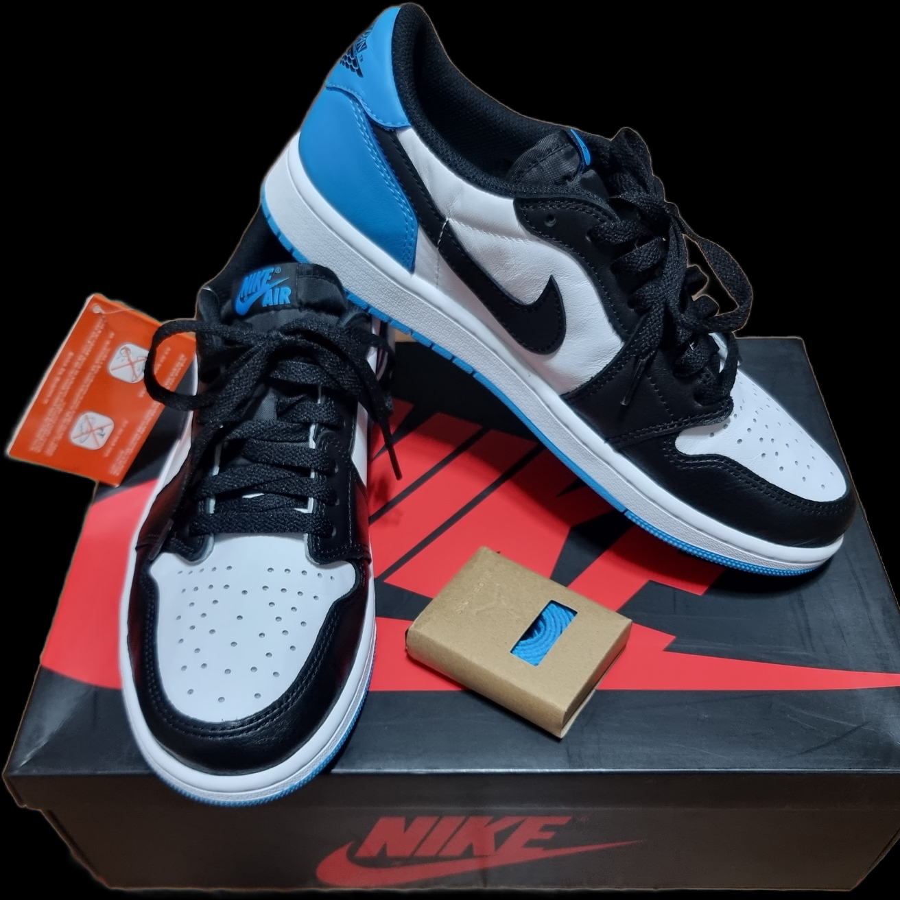 Jordan 1 Retro Low OG Black and Dark Powder Blue 착용 스타일