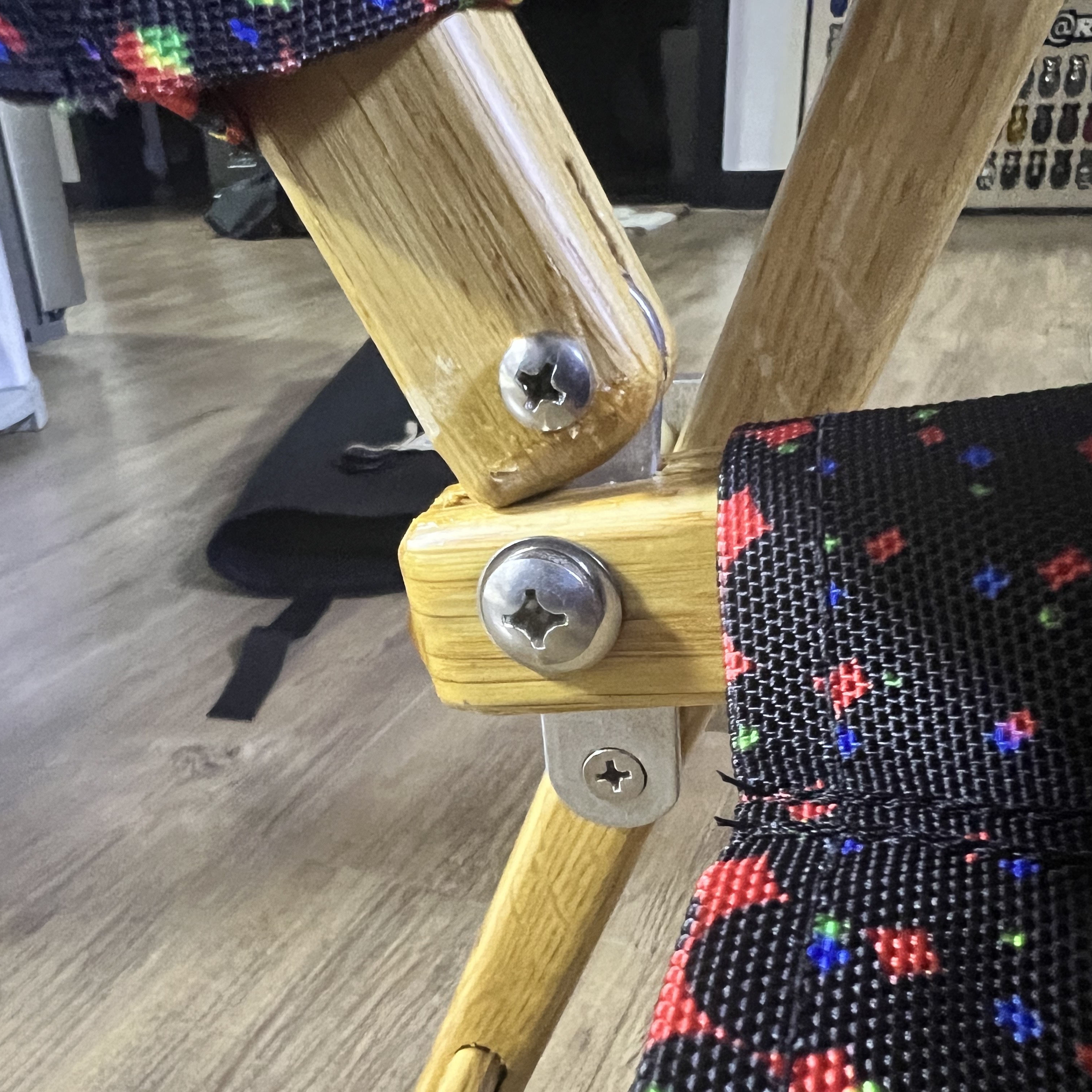 Supreme x Kermit Chair Multicolor - 23SS 착용 스타일 - 2