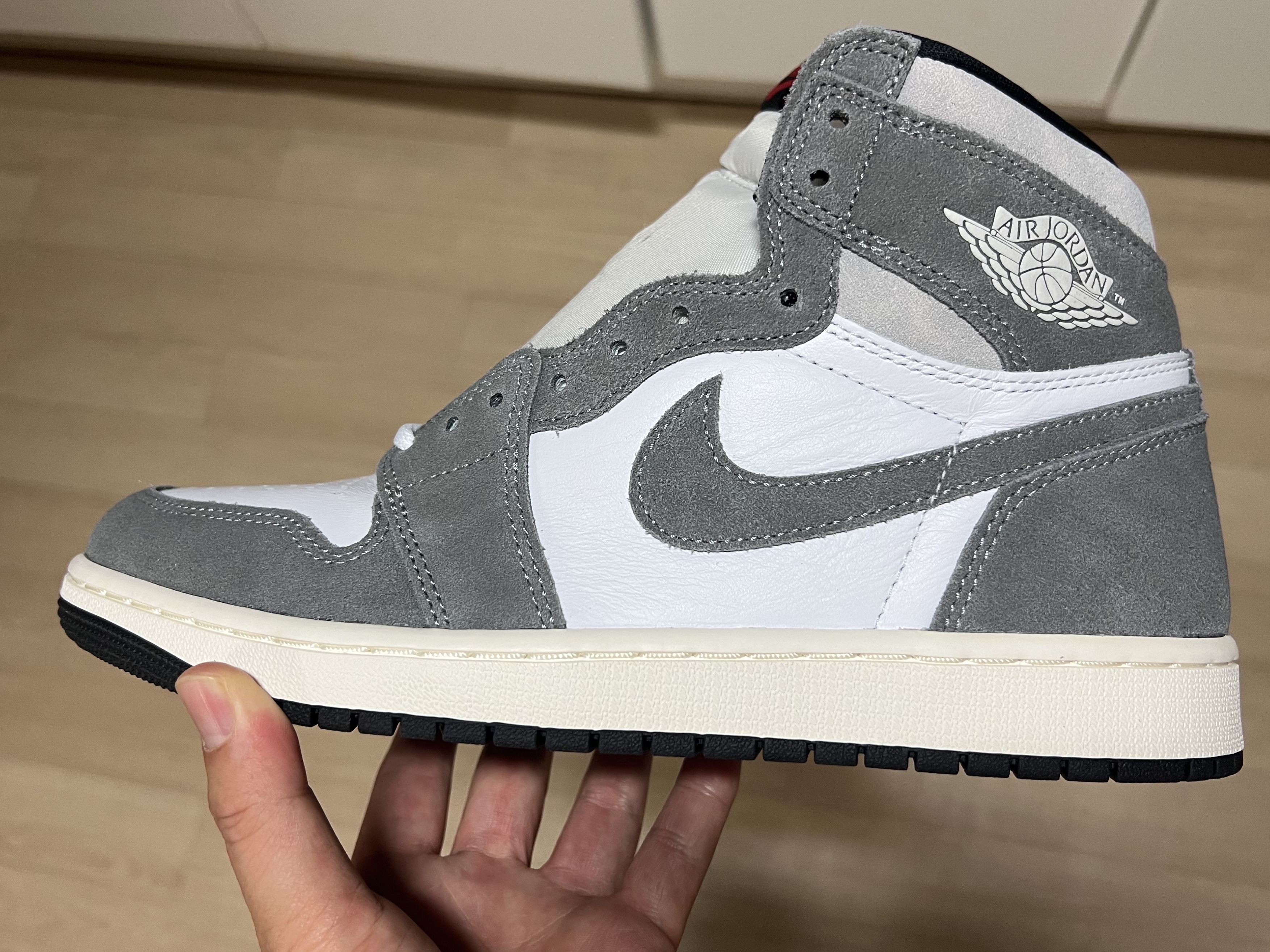 Jordan 1 Retro High OG Black and Smoke Grey 착용 스타일