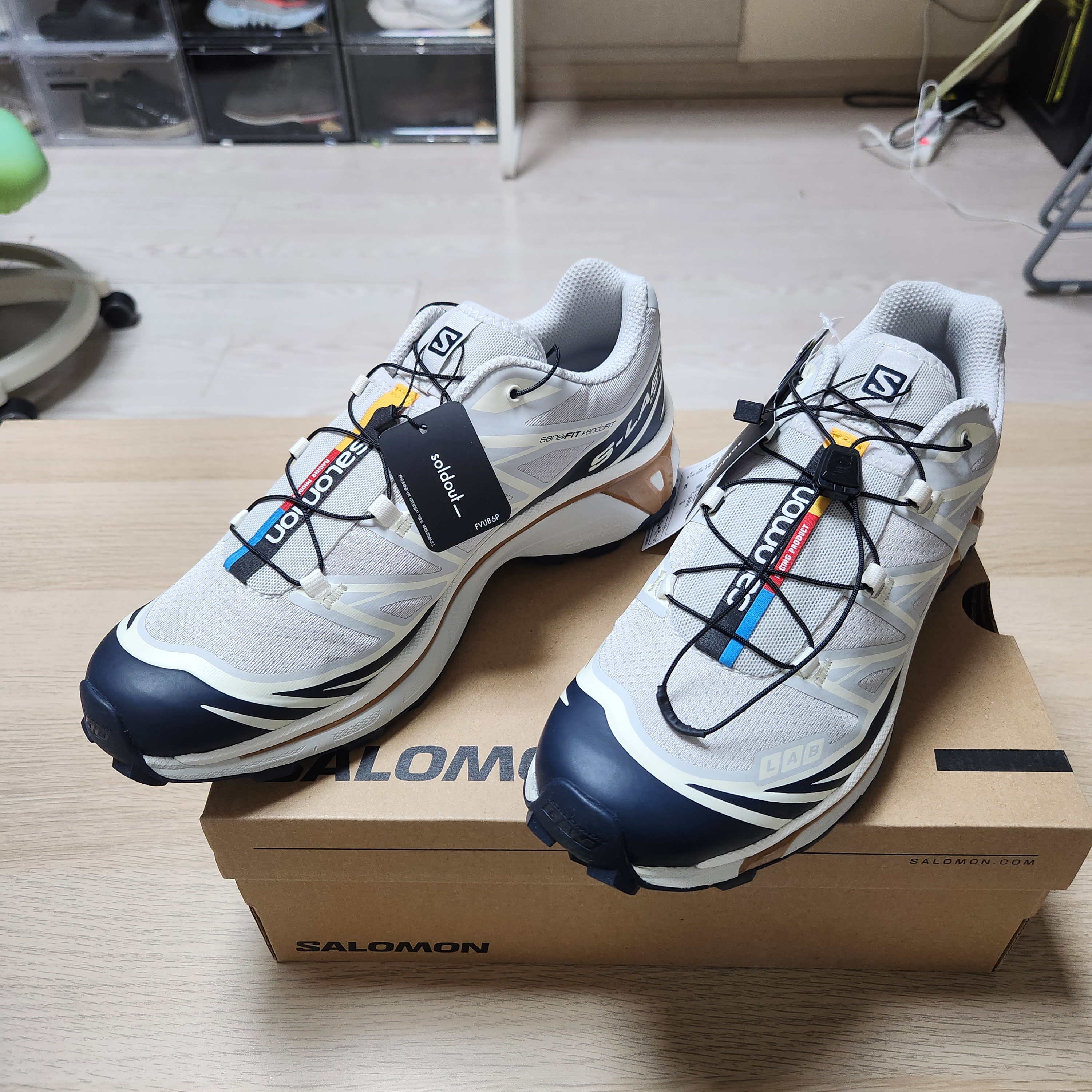 Salomon XT-6 Lunar Rock Dark Sapphire 착용 스타일 - 1