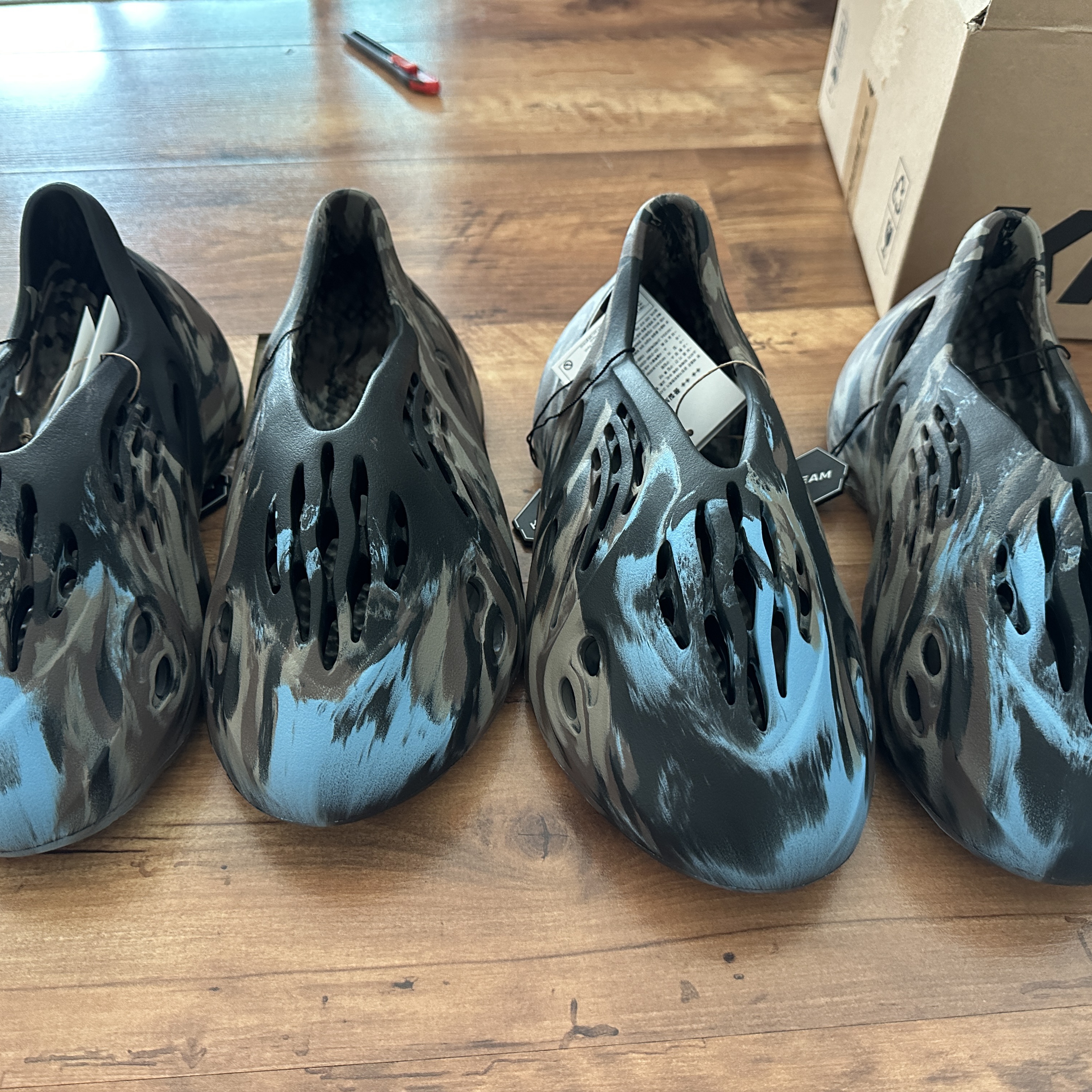 Adidas Yeezy Foam RNNR MX Cinder 착용 스타일
